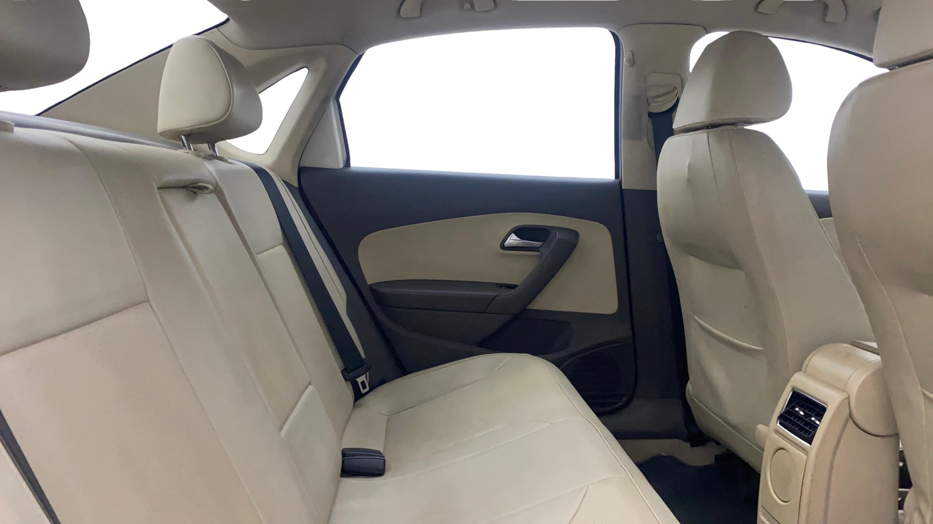 View 2014 Volkswagen Vento 1.2 L TSI Comfortline Petrol AT Image 33 Used 2014 Volkswagen Vento 1.2 L TSI Comfortline Petrol AT Image 33