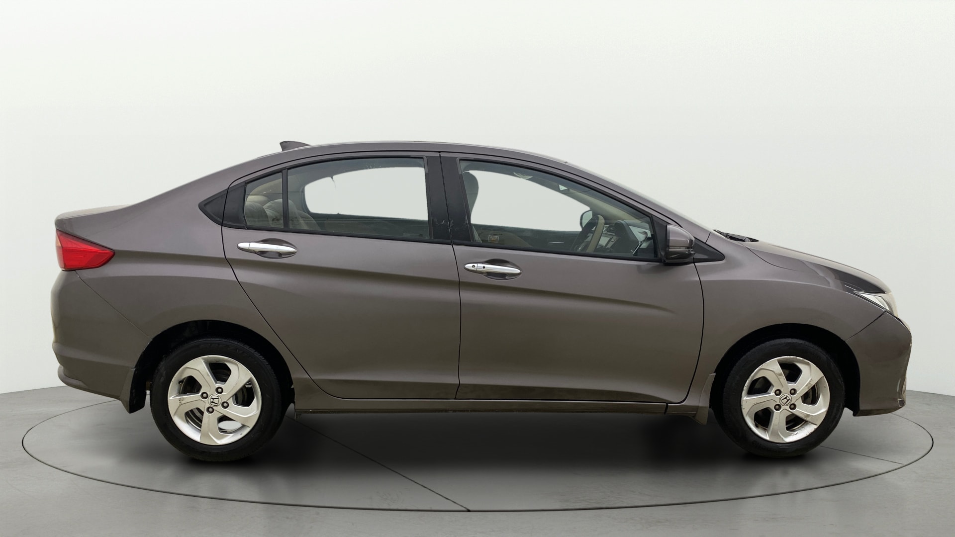View 2015 Honda City ZX MT Diesel Anniversary Edition Image 27 Used 2015 Honda City ZX MT Diesel Anniversary Edition Image 27
