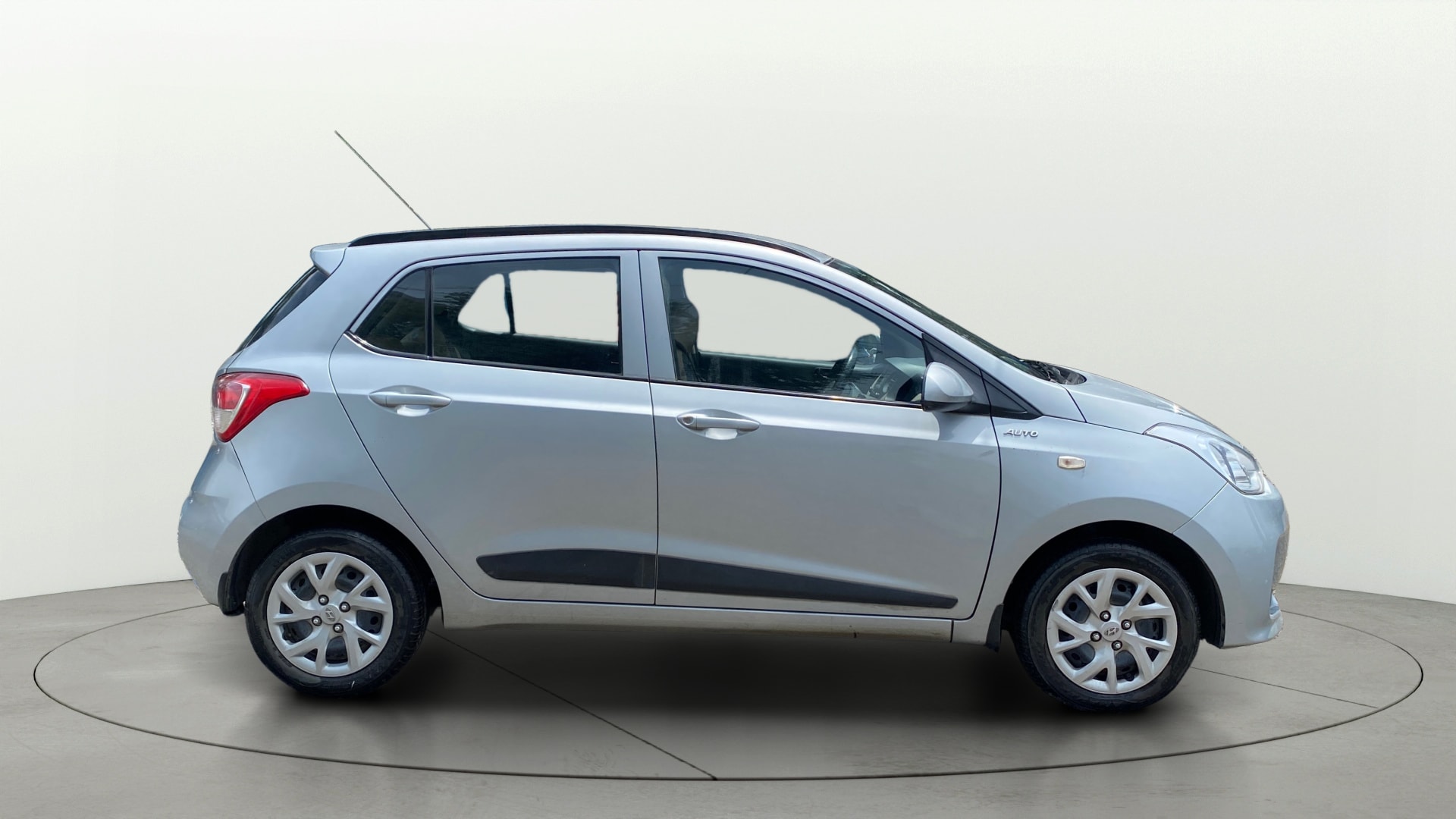 View 2018 Hyundai Grand i10 1.2 Magna Petrol AT Image 8 Used 2018 Hyundai Grand i10 1.2 Magna Petrol AT Image 8