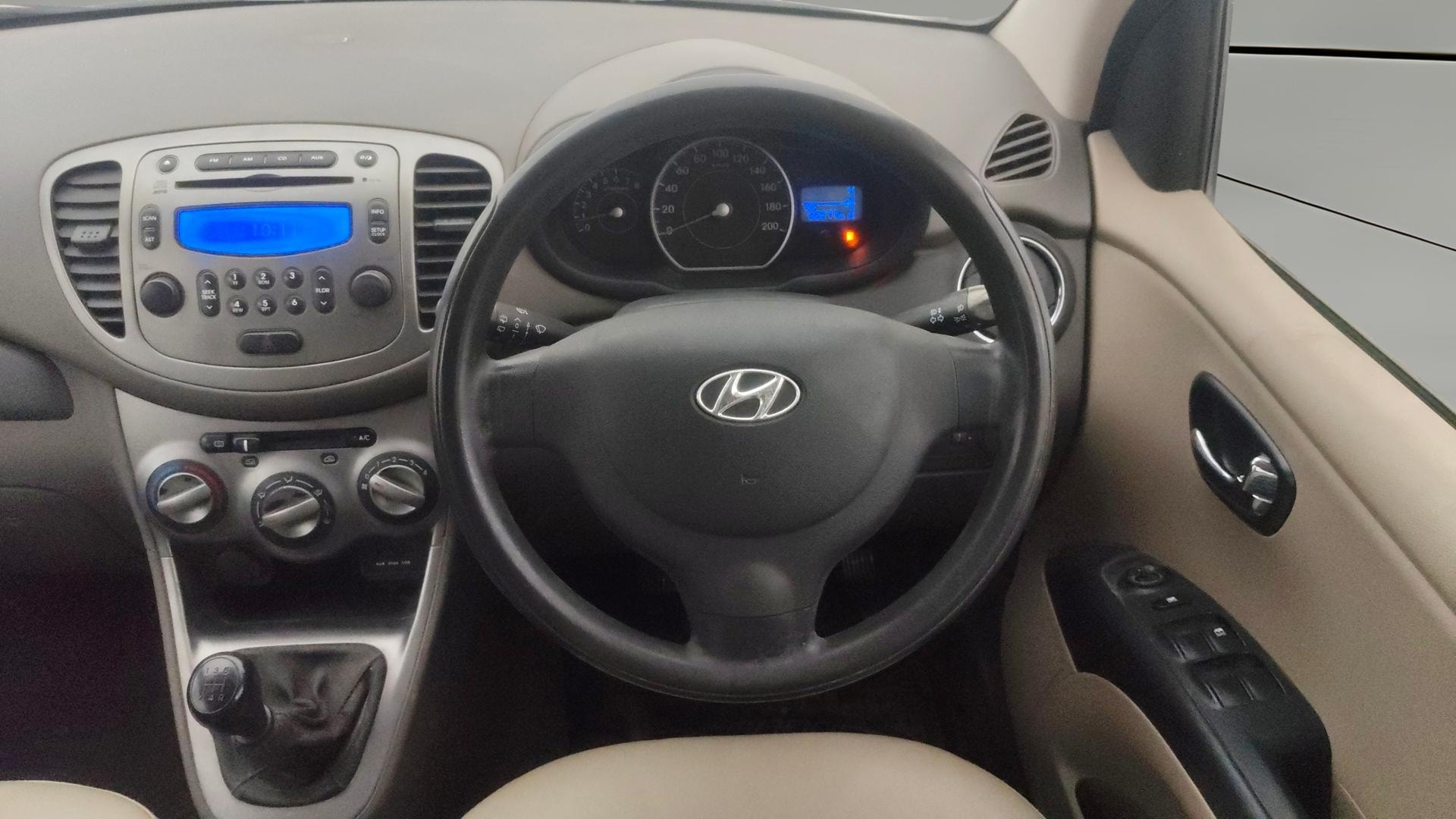 View 2013 Hyundai i10 1.2 Sportz MT Image 20 Used 2013 Hyundai i10 1.2 Sportz MT Image 20