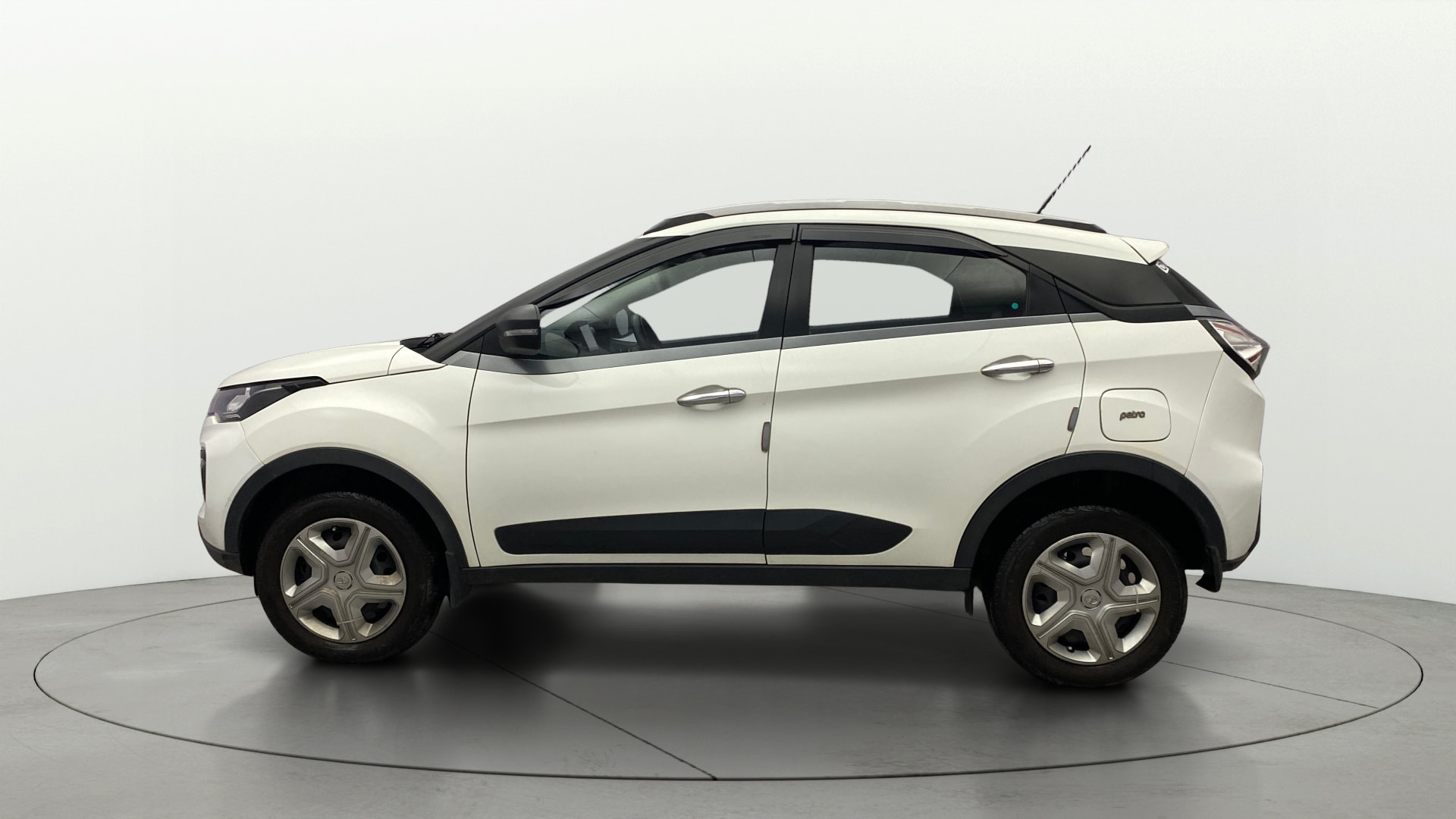 View 2022 Tata Nexon Revotron XE Image 5 Used 2022 Tata Nexon Revotron XE Image 5