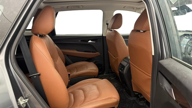 View MG Hector Plus Image 29 Used MG Hector Plus Image 29