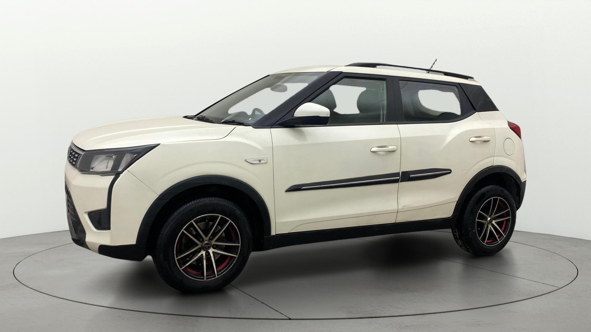 View 2022 Mahindra XUV300 W4 Petrol BS IV Image 35 Used 2022 Mahindra XUV300 W4 Petrol BS IV Image 35