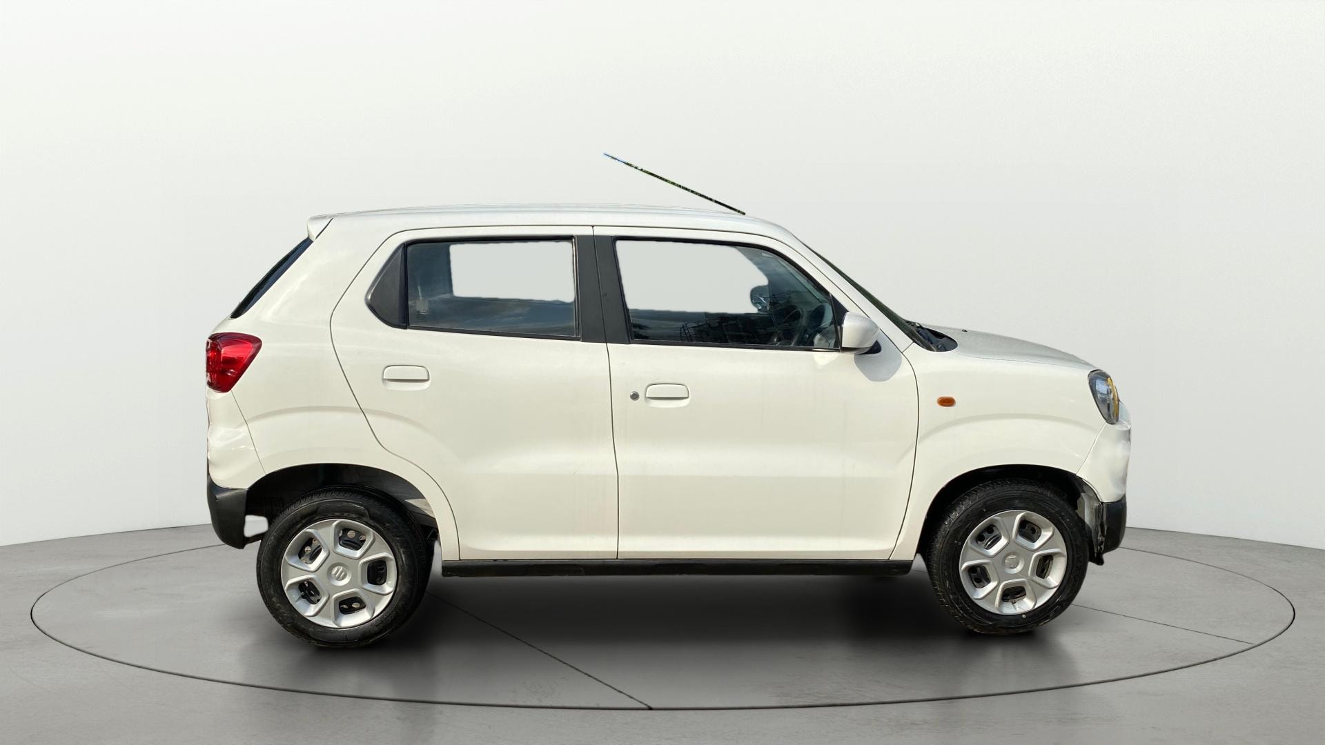 View 2021 Maruti Suzuki 1000 Base Variant Image 8 Used 2021 Maruti Suzuki 1000 Base Variant Image 8