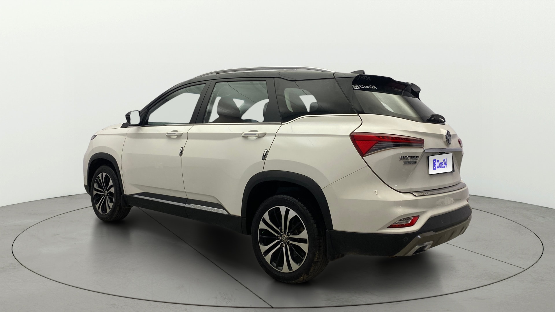 View 2021 MG Hector Plus Sharp CVT Petrol Image 2 Used 2021 MG Hector Plus Sharp CVT Petrol Image 2