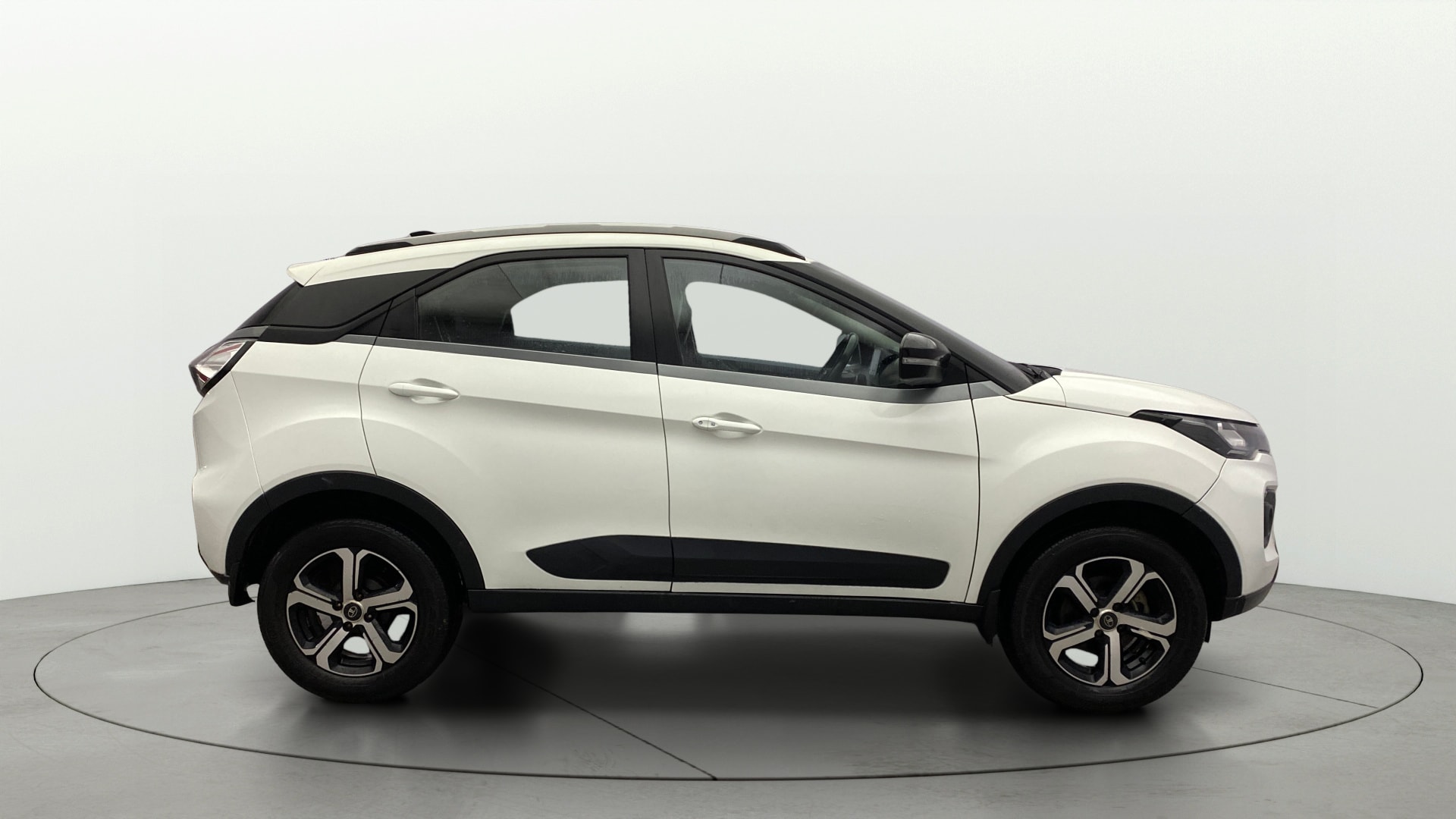 View 2021 Tata Nexon Revotron XE Image 9 Used 2021 Tata Nexon Revotron XE Image 9