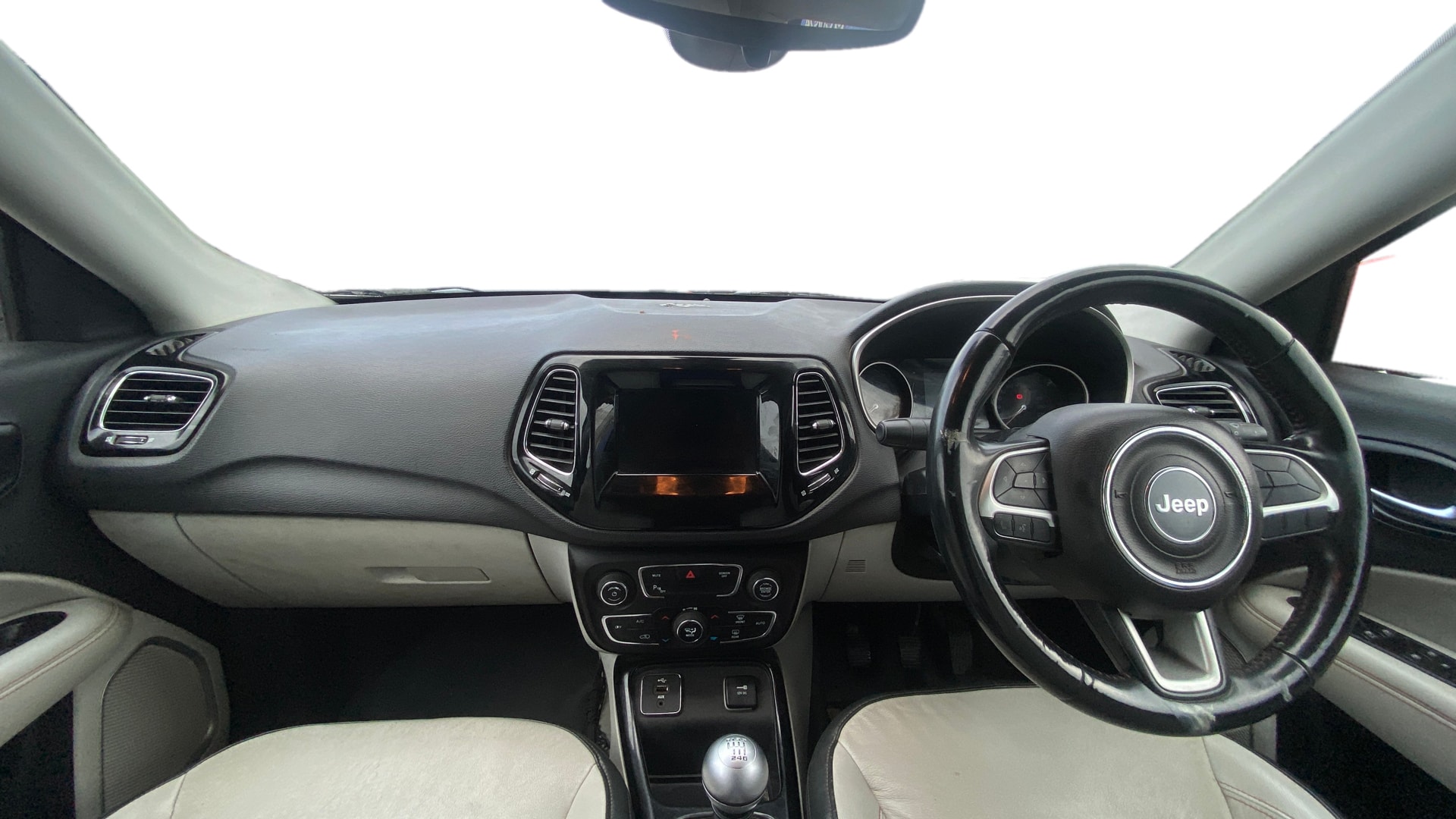 View 2017 Jeep Compass Limited 4X4 (O) 2.0 Diesel BS IV Image 16 Used 2017 Jeep Compass Limited 4X4 (O) 2.0 Diesel BS IV Image 16