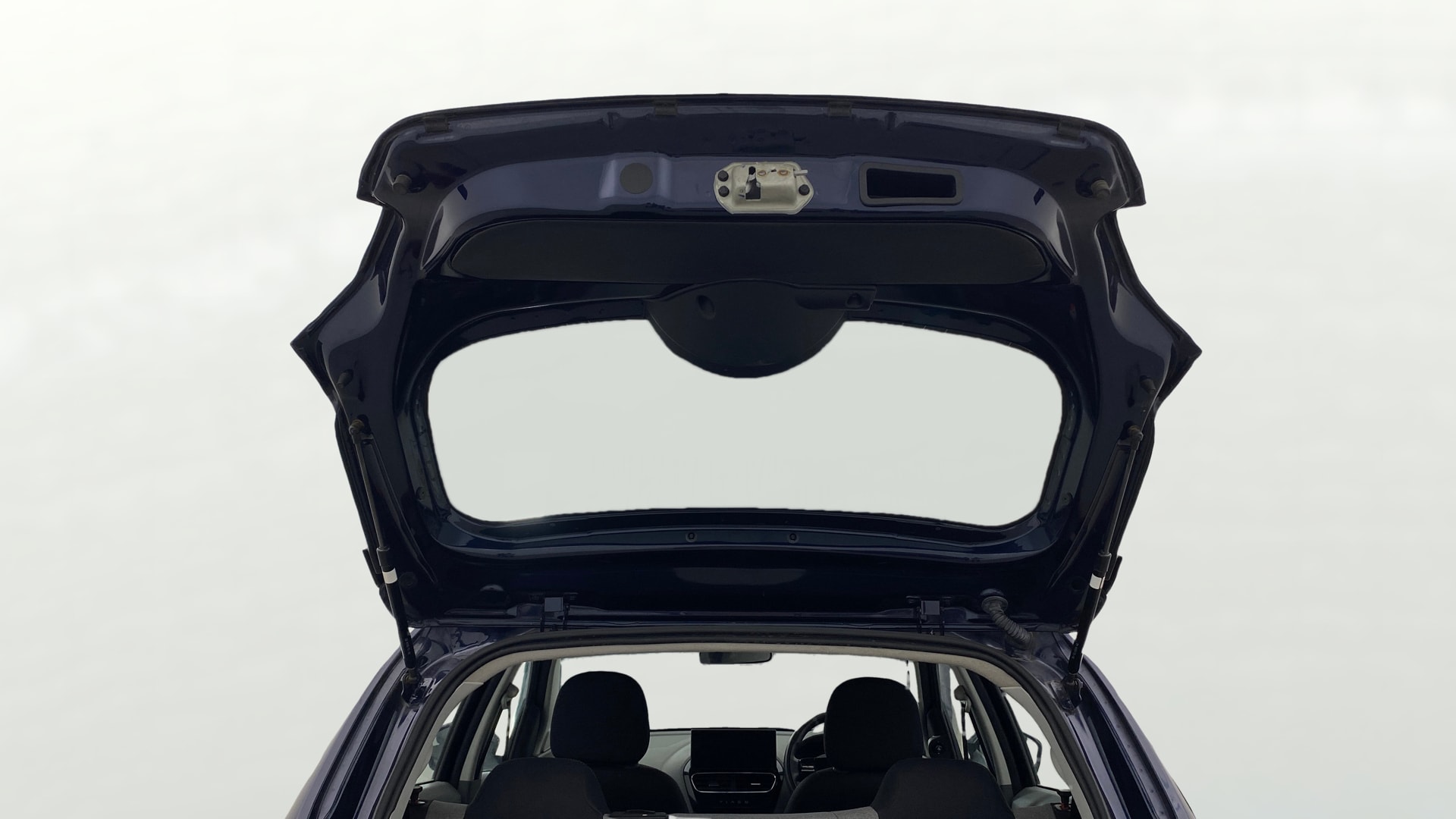 View 2025 Tata Tiago Revotorq XB Image 16 Used 2025 Tata Tiago Revotorq XB Image 16