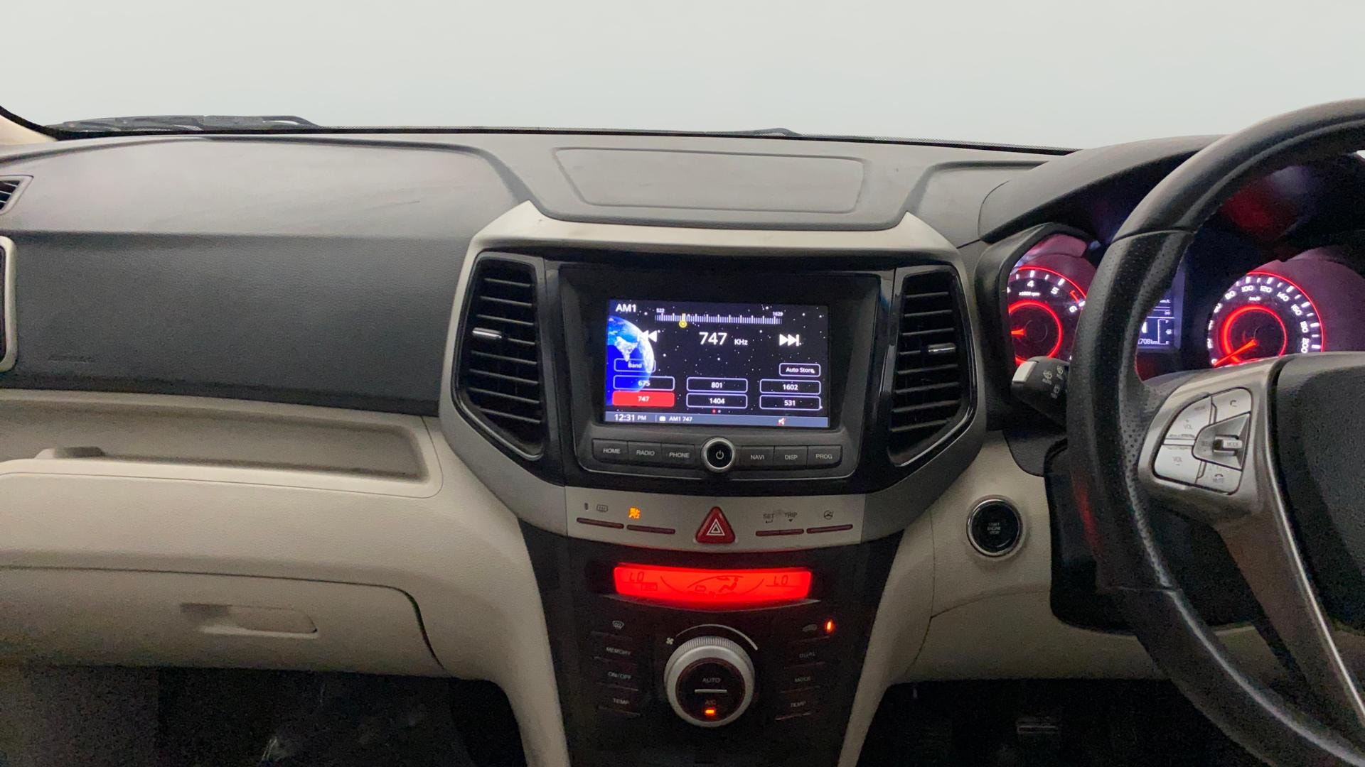 View 2022 Mahindra XUV300 W4 Petrol BS IV Image 19 Used 2022 Mahindra XUV300 W4 Petrol BS IV Image 19