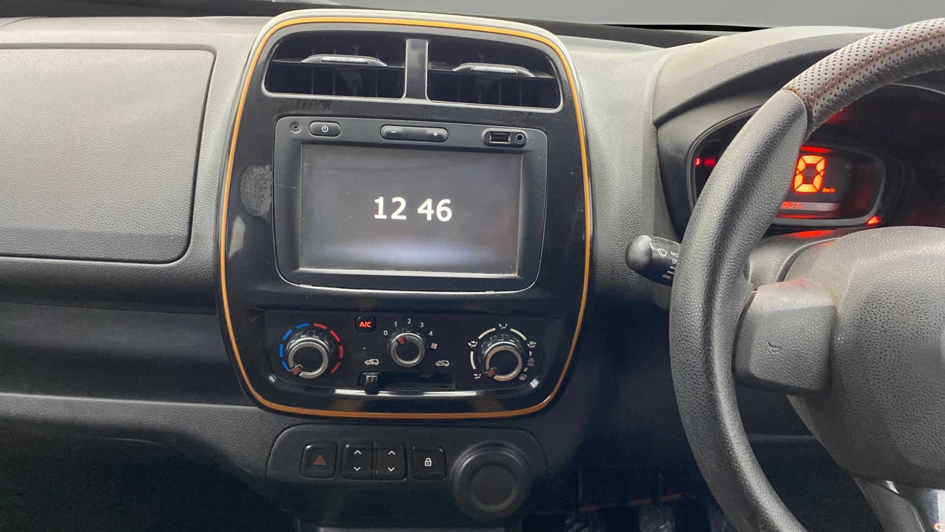 View 2017 Renault Kwid RXT 1.0 Driver Airbag Option Image 17 Used 2017 Renault Kwid RXT 1.0 Driver Airbag Option Image 17