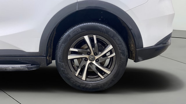 View Mahindra XUV700 Image 11 Used Mahindra XUV700 Image 11