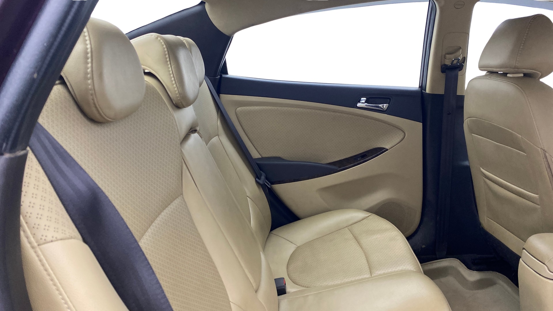 View 2013 Hyundai Fluidic Verna 1.6 CRDI SX AT Image 30 Used 2013 Hyundai Fluidic Verna 1.6 CRDI SX AT Image 30