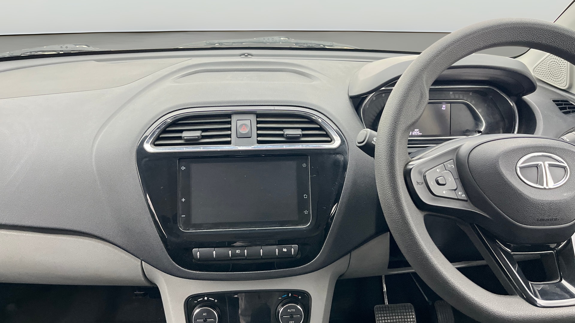 View 2020 Tata Tiago Revotorq XB Image 17 Used 2020 Tata Tiago Revotorq XB Image 17