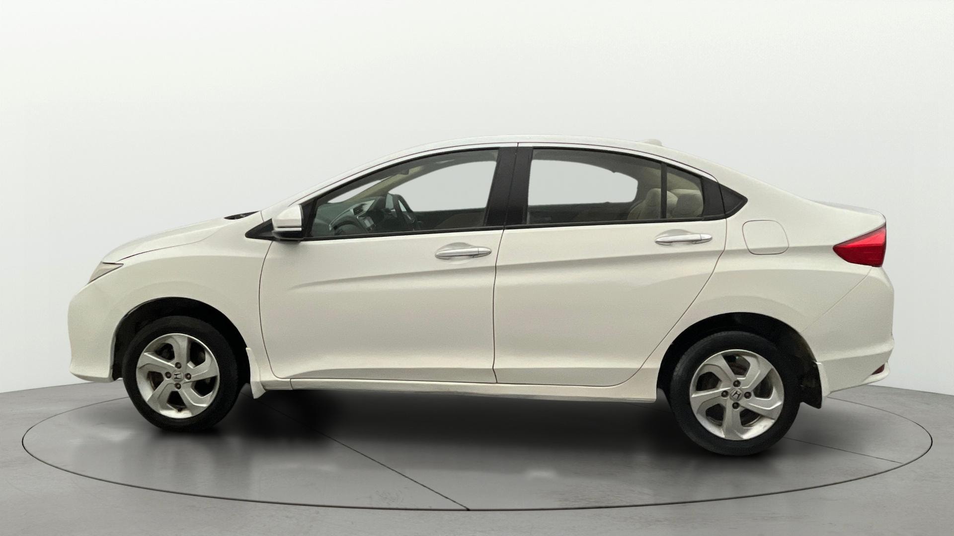 View 2015 Honda City ZX MT Diesel Anniversary Edition Image 26 Used 2015 Honda City ZX MT Diesel Anniversary Edition Image 26