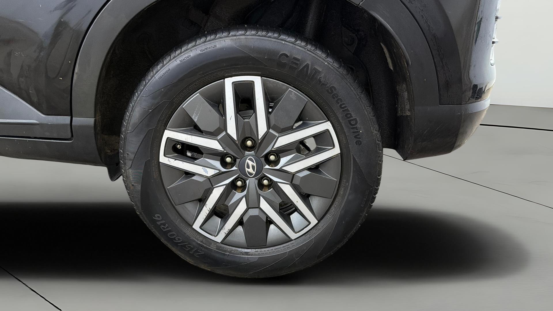 View 2023 Hyundai Venue S (O) 1.0 Turbo Petrol MT Image 8 Used 2023 Hyundai Venue S (O) 1.0 Turbo Petrol MT Image 8