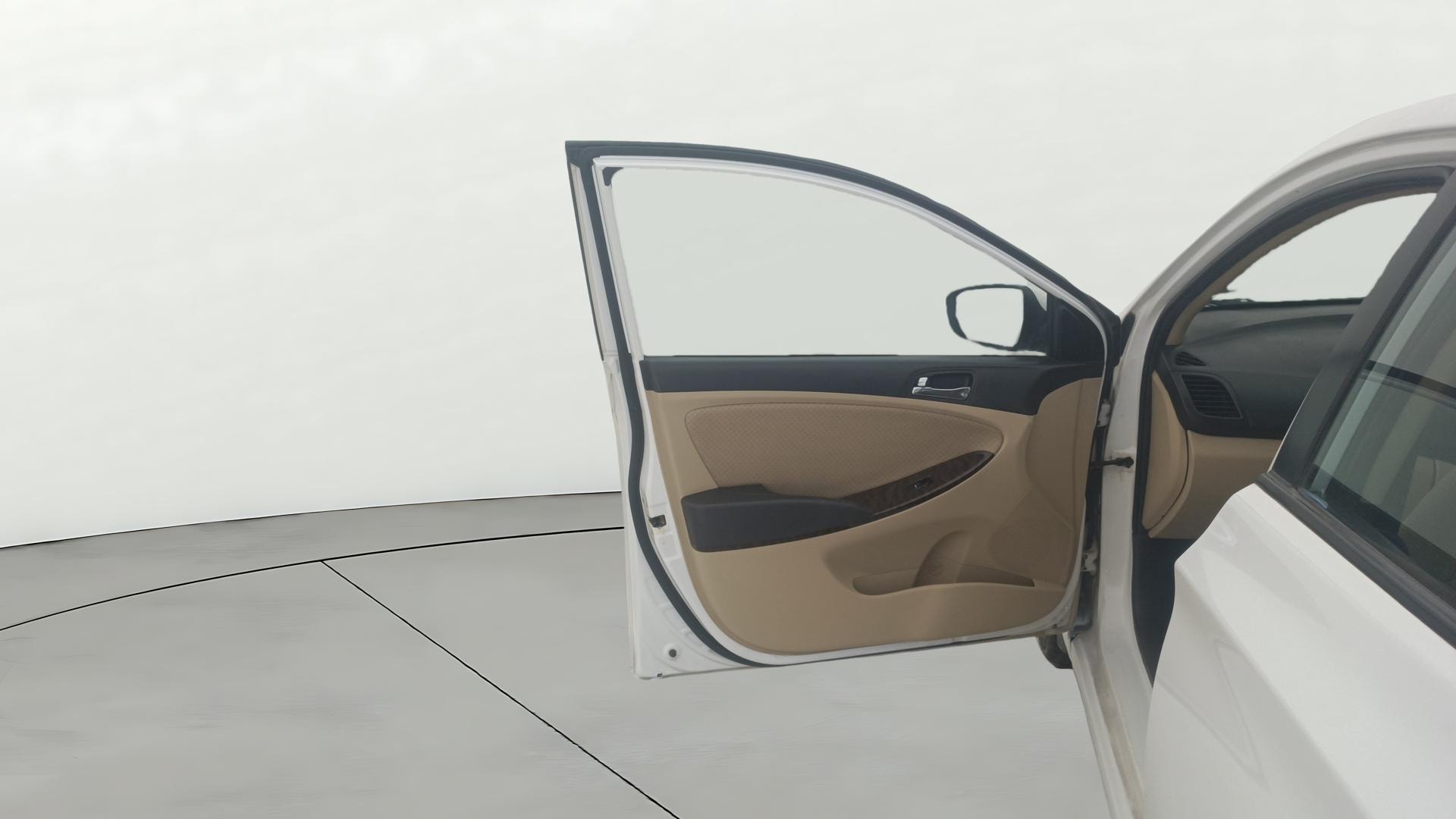 View 2014 Hyundai Fluidic Verna 1.6 VTVT SX Image 37 Used 2014 Hyundai Fluidic Verna 1.6 VTVT SX Image 37
