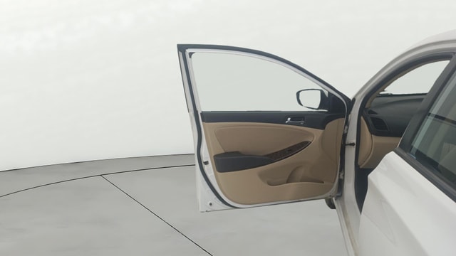 View Hyundai Fluidic Verna Image 37 Used Hyundai Fluidic Verna Image 37