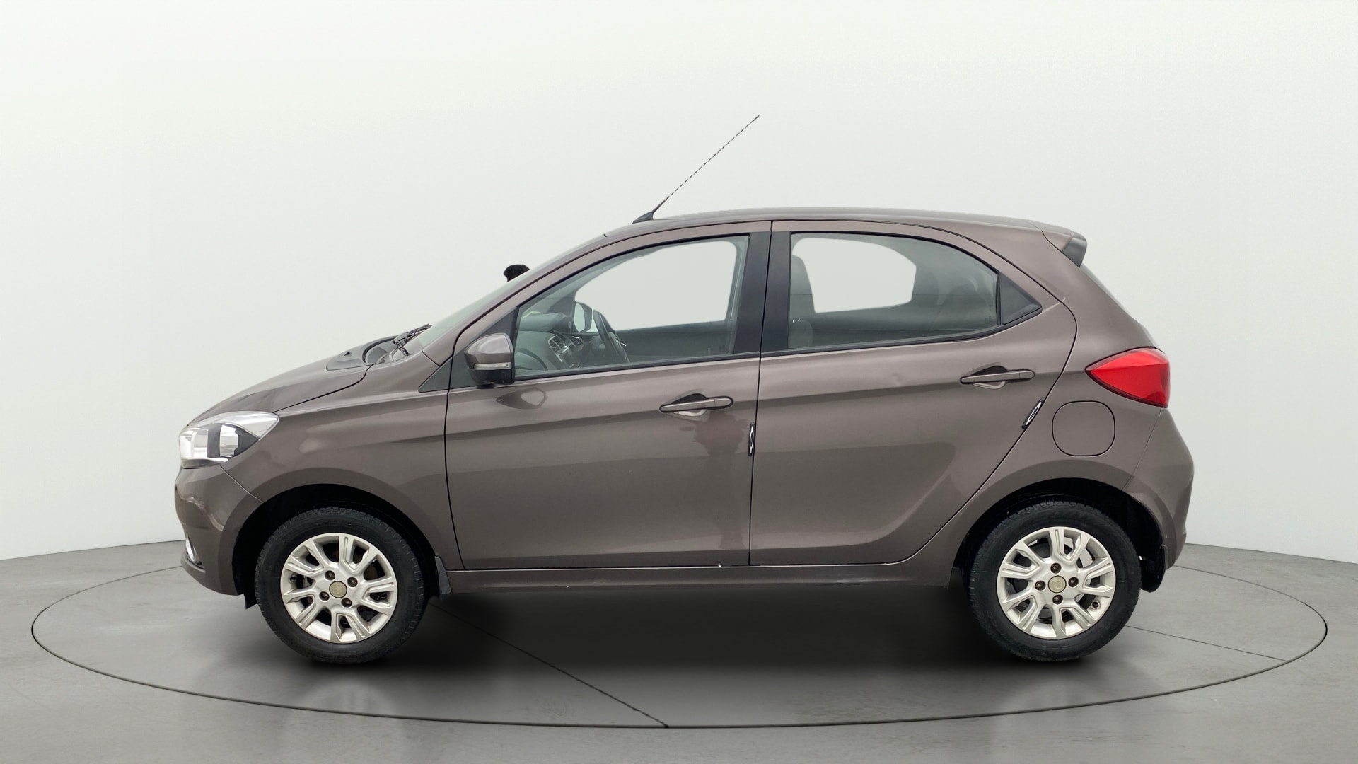 View 2018 Tata Tiago Revotorq XB Image 5 Used 2018 Tata Tiago Revotorq XB Image 5