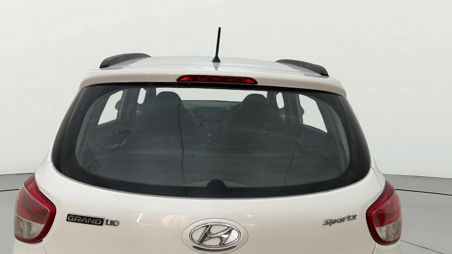 View 2017 Hyundai Grand i10 1.2 Sportz(O) Petrol Image 4 Used 2017 Hyundai Grand i10 1.2 Sportz(O) Petrol Image 4