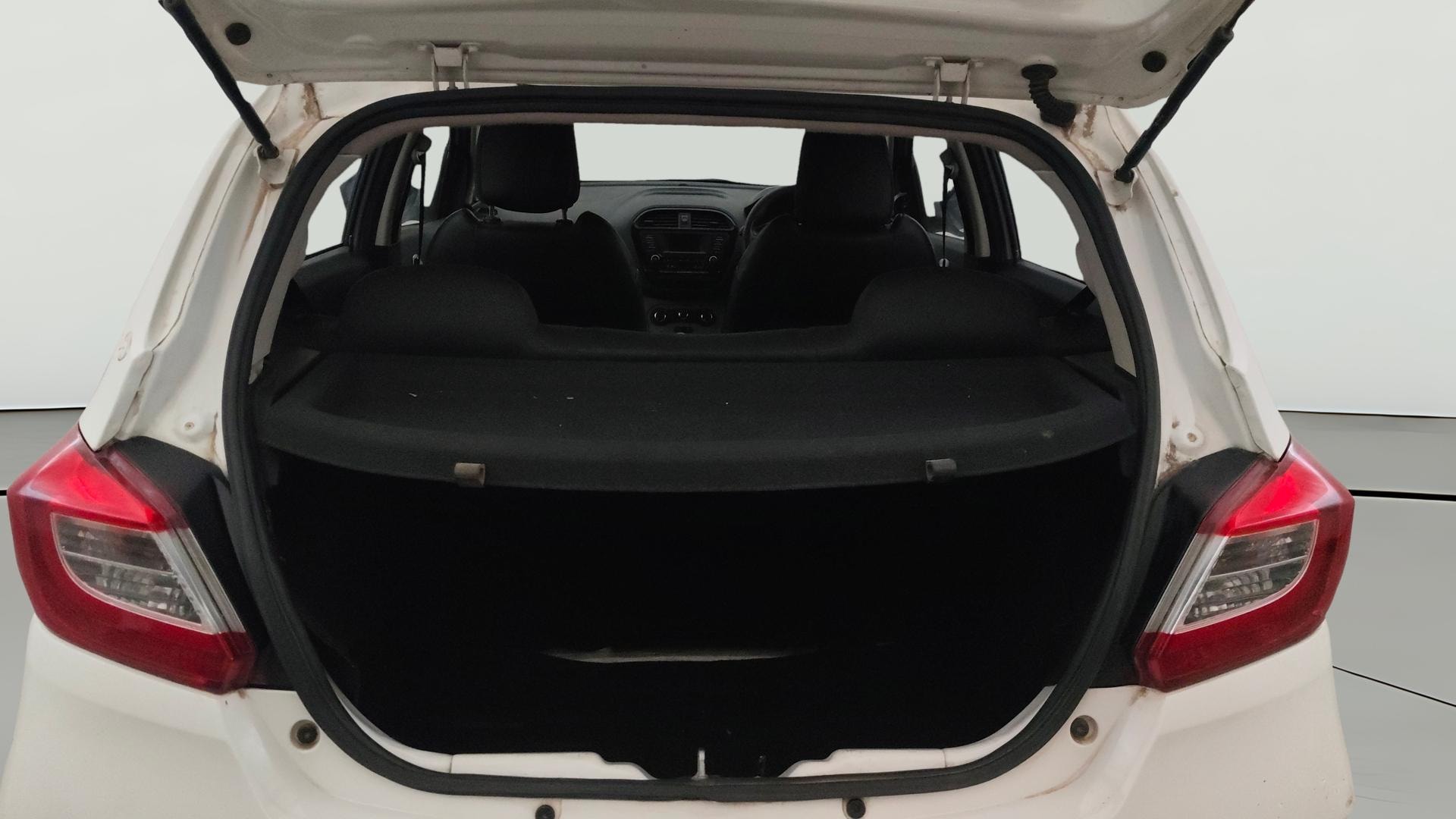 View 2019 Tata Tiago Revotorq XB Image 36 Used 2019 Tata Tiago Revotorq XB Image 36