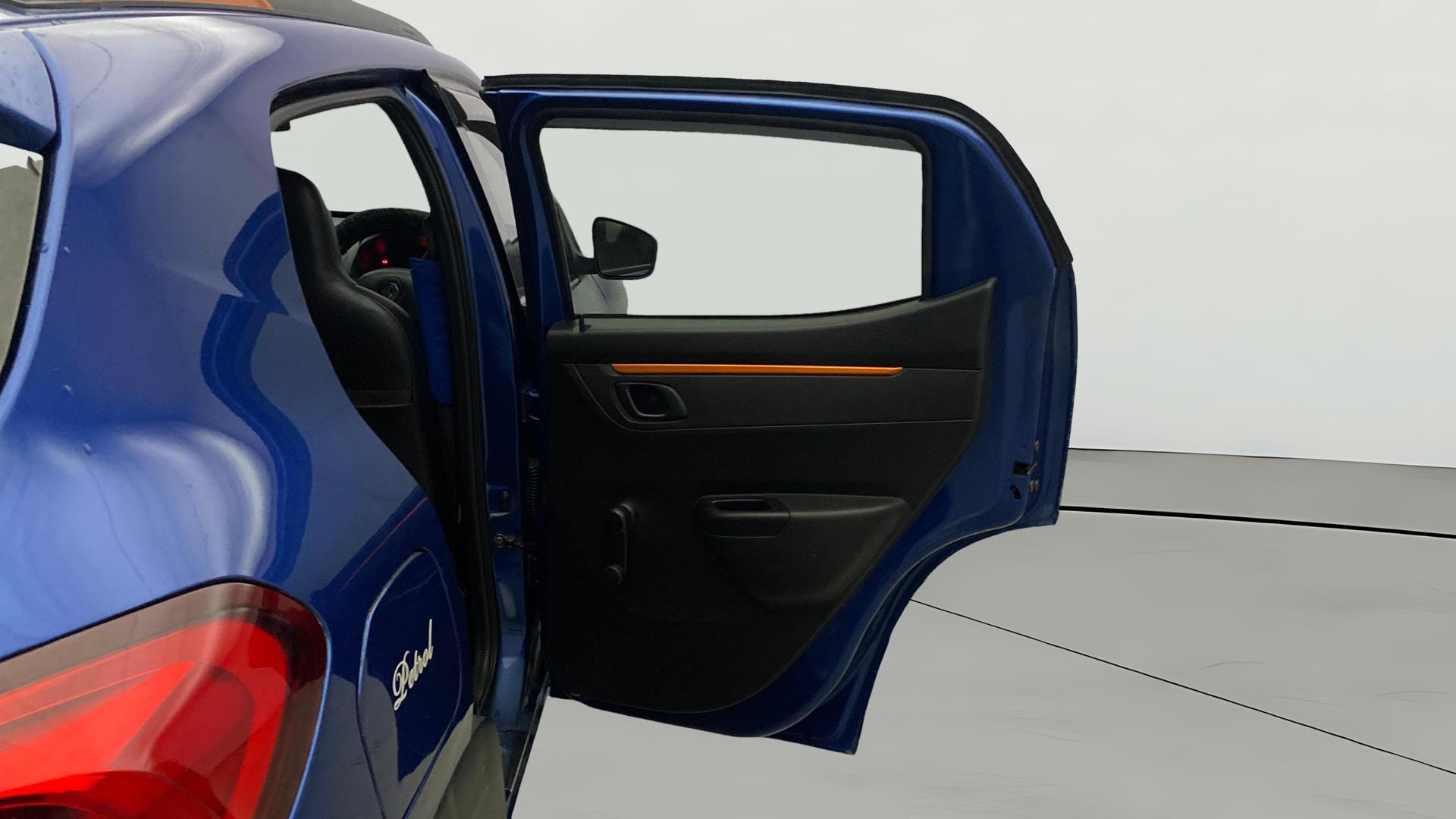 View 2018 Renault Kwid RXT 1.0 Driver Airbag Option Image 7 Used 2018 Renault Kwid RXT 1.0 Driver Airbag Option Image 7