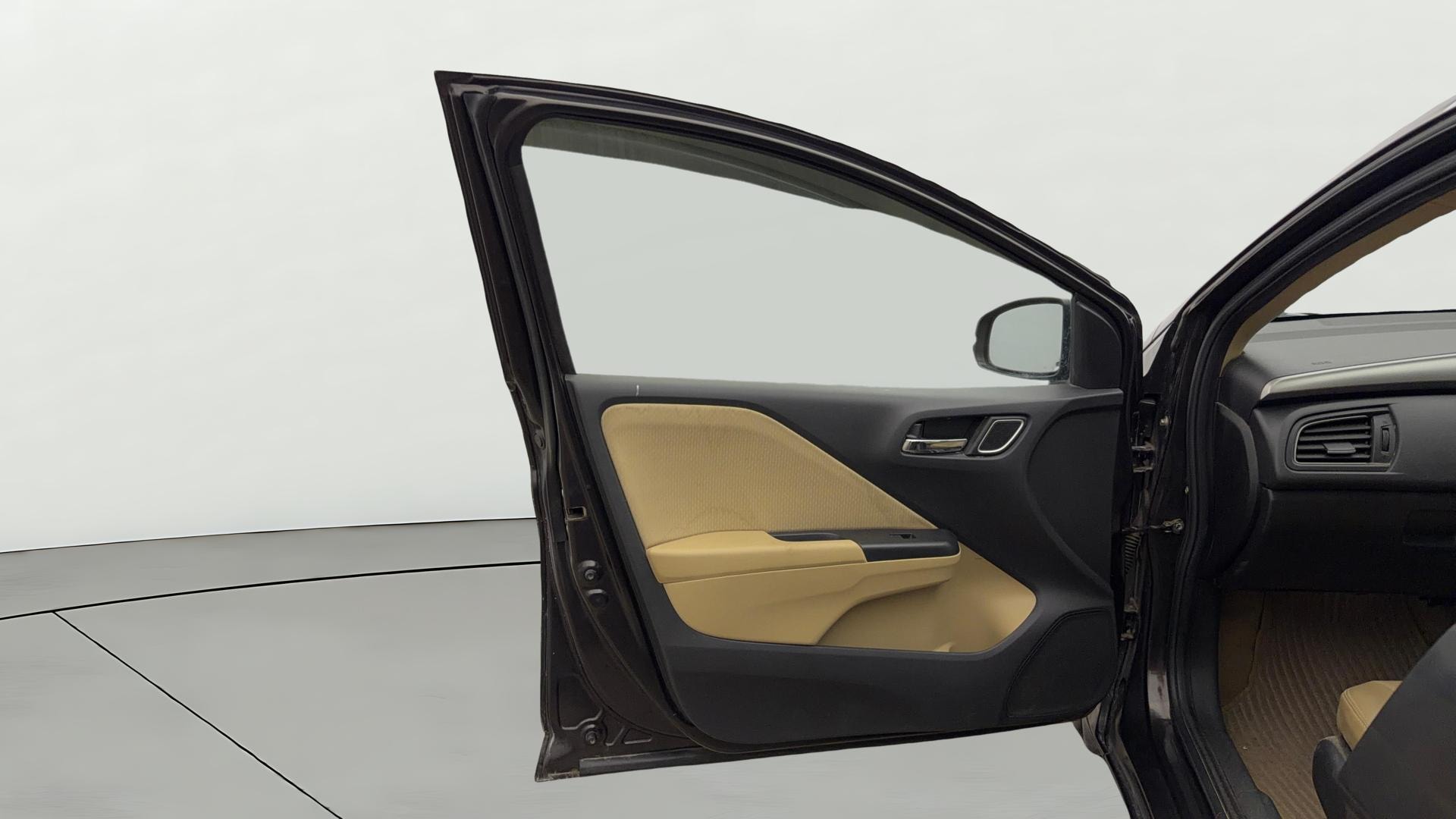 View 2019 Honda City ZX MT Diesel Anniversary Edition Image 37 Used 2019 Honda City ZX MT Diesel Anniversary Edition Image 37