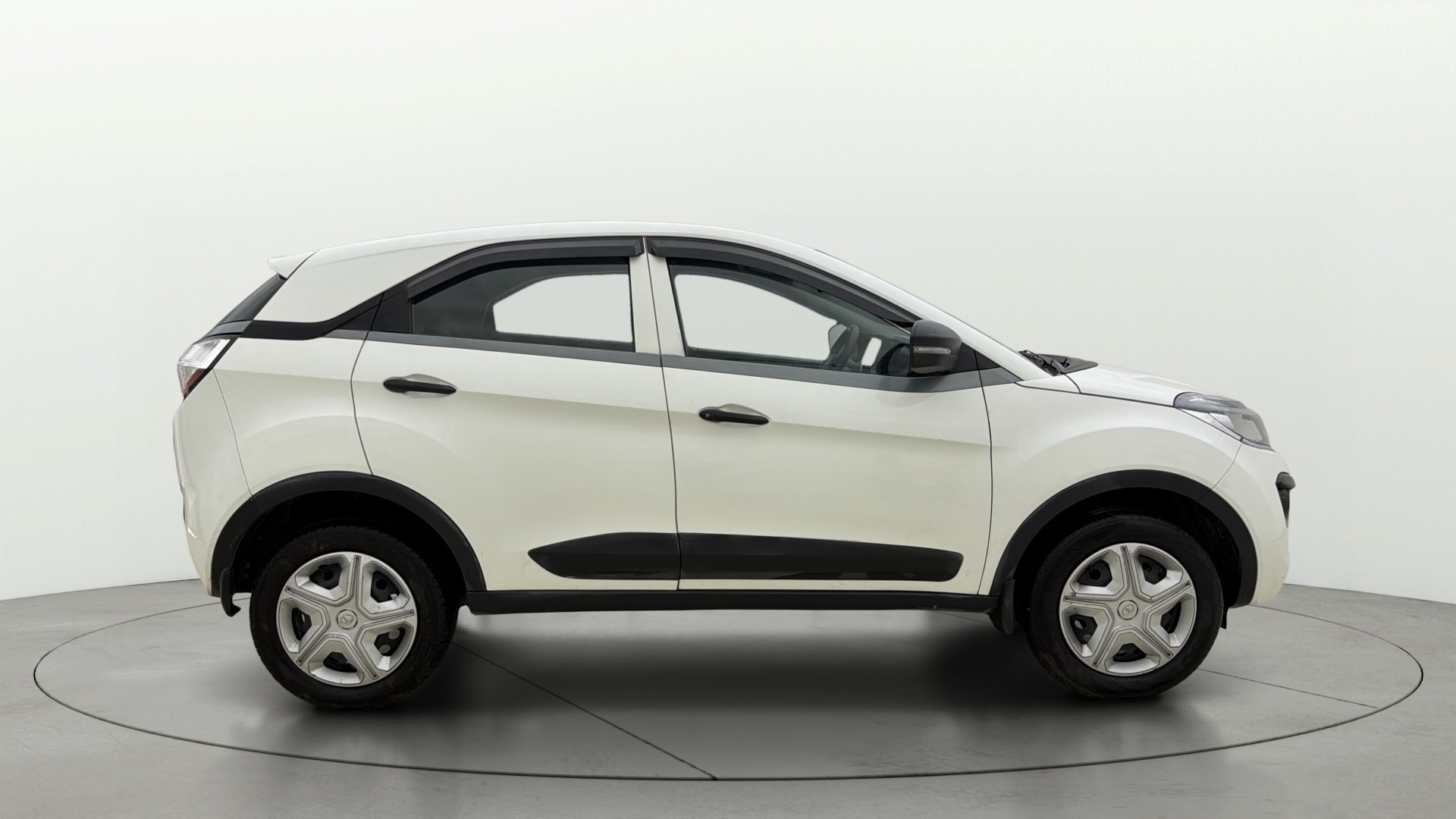 View 2018 Tata Nexon Revotron XE Image 8 Used 2018 Tata Nexon Revotron XE Image 8