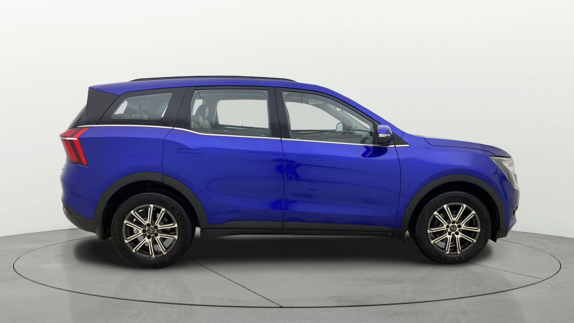 View 2022 Mahindra XUV700 MX Petrol 5 STR Image 28 Used 2022 Mahindra XUV700 MX Petrol 5 STR Image 28