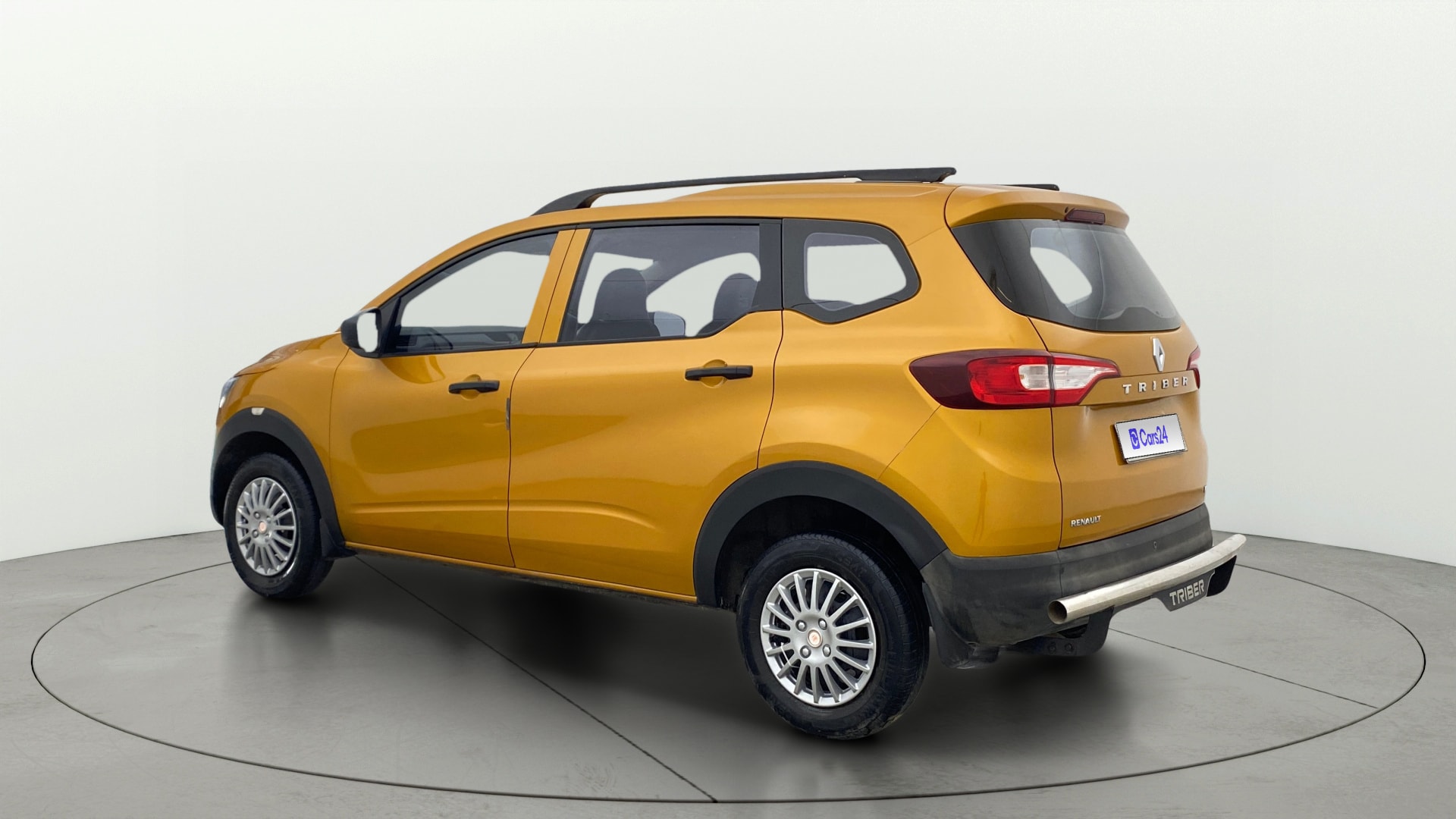 View 2020 Renault Triber RXE Image 2 Used 2020 Renault Triber RXE Image 2