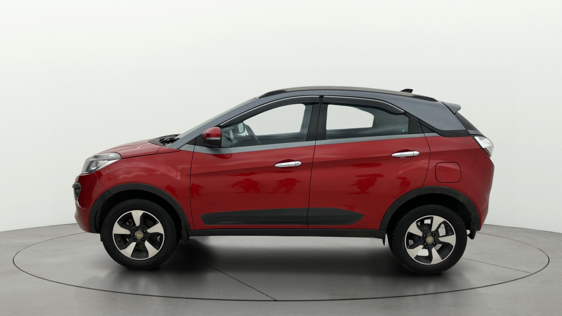 View 2019 Tata Nexon Revotorq XZ Plus Dual Tone Image 6 Used 2019 Tata Nexon Revotorq XZ Plus Dual Tone Image 6