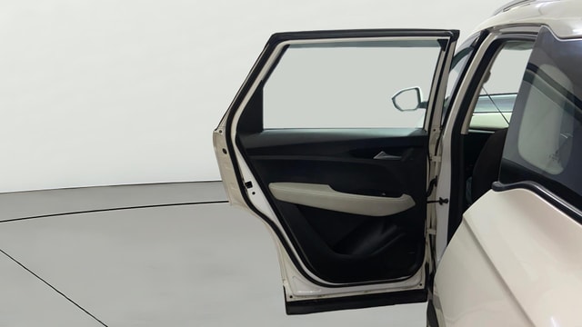 View MG Hector Plus Image 16 Used MG Hector Plus Image 16