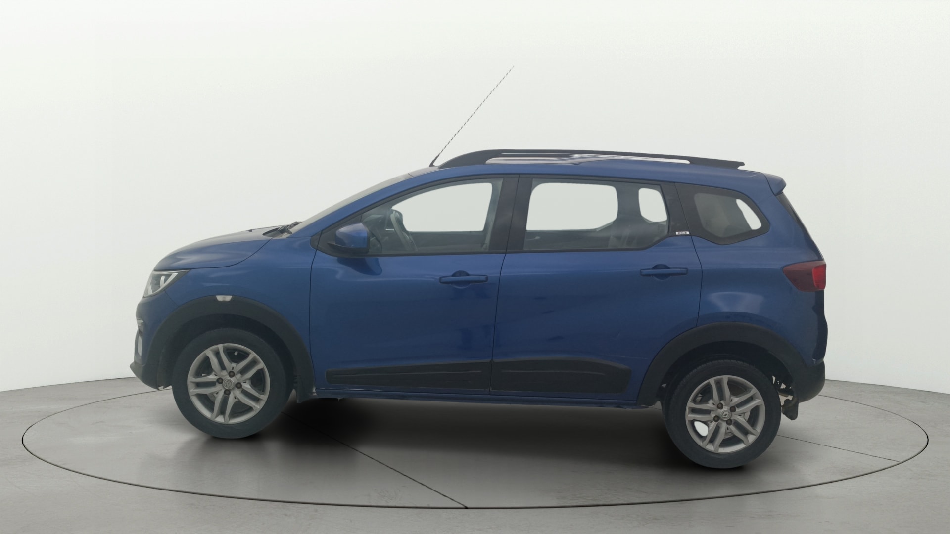 View 2019 Renault Triber RXZ Image 5 Used 2019 Renault Triber RXZ Image 5