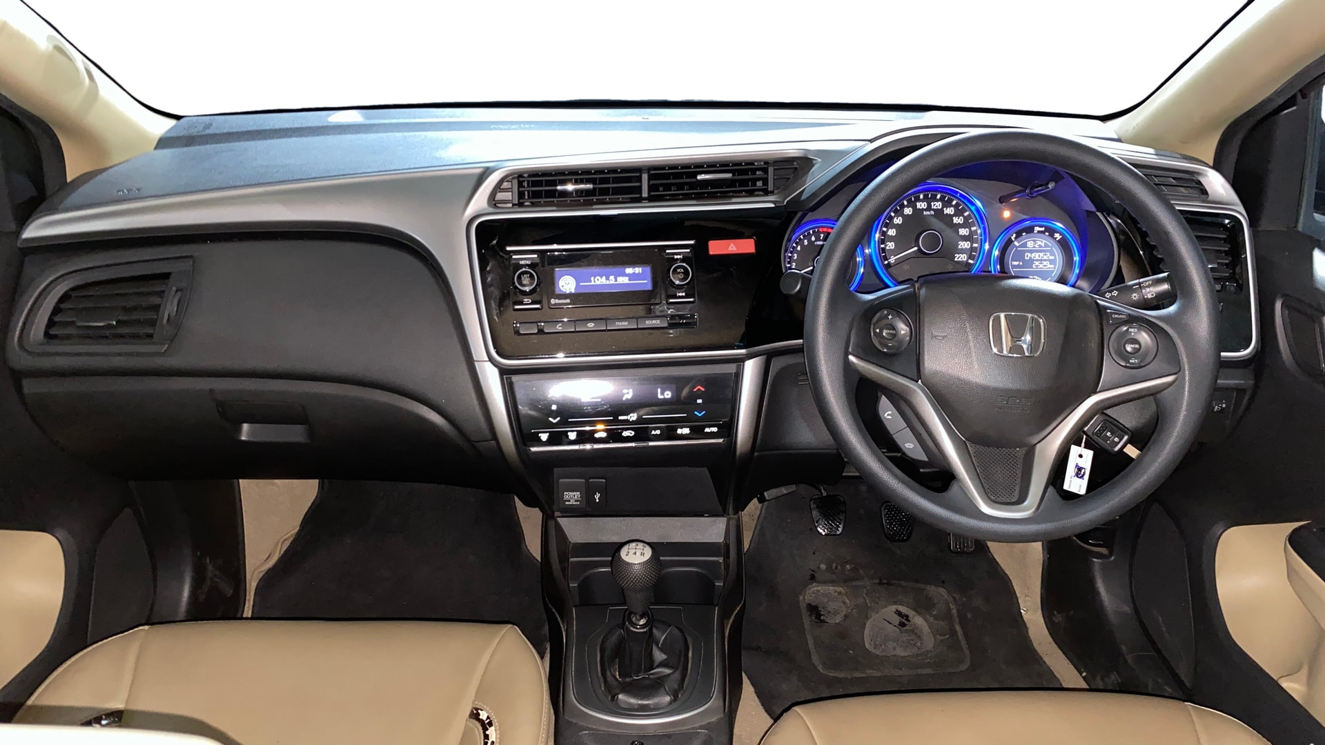 View 2015 Honda City ZX MT Diesel Anniversary Edition Image 15 Used 2015 Honda City ZX MT Diesel Anniversary Edition Image 15