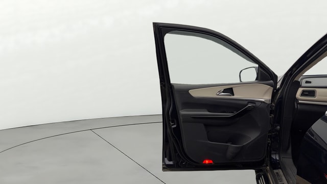 View Mahindra XUV700 Image 40 Used Mahindra XUV700 Image 40