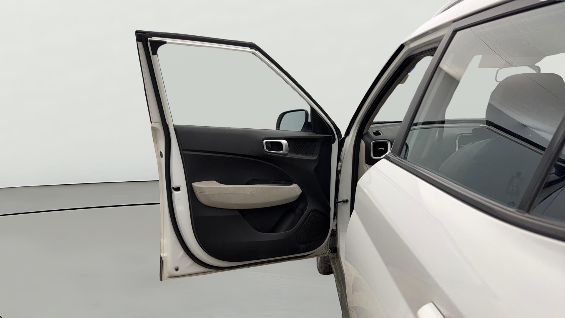 View 2022 Hyundai Venue S (O) 1.0 Turbo Petrol MT Image 38 Used 2022 Hyundai Venue S (O) 1.0 Turbo Petrol MT Image 38