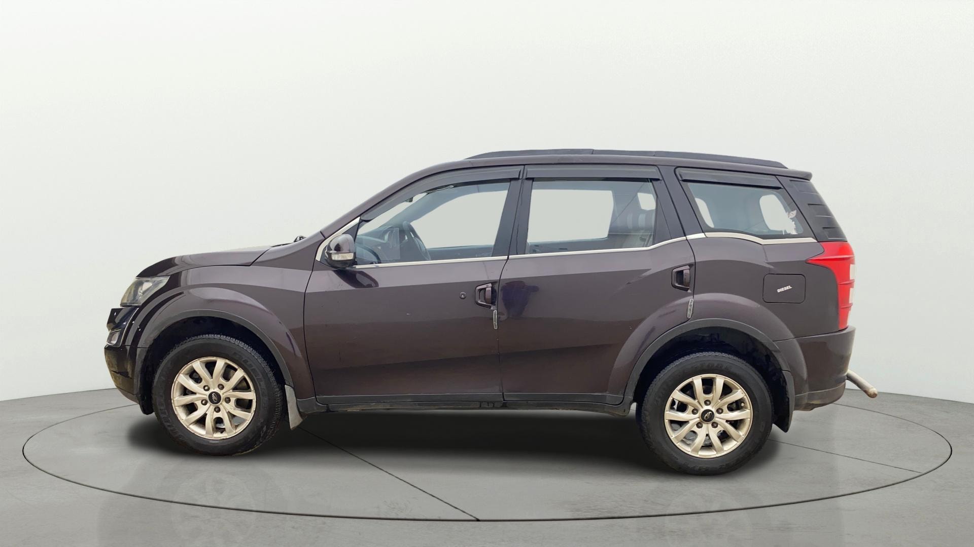 View 2017 Mahindra XUV500 W10 FWD Image 28 Used 2017 Mahindra XUV500 W10 FWD Image 28