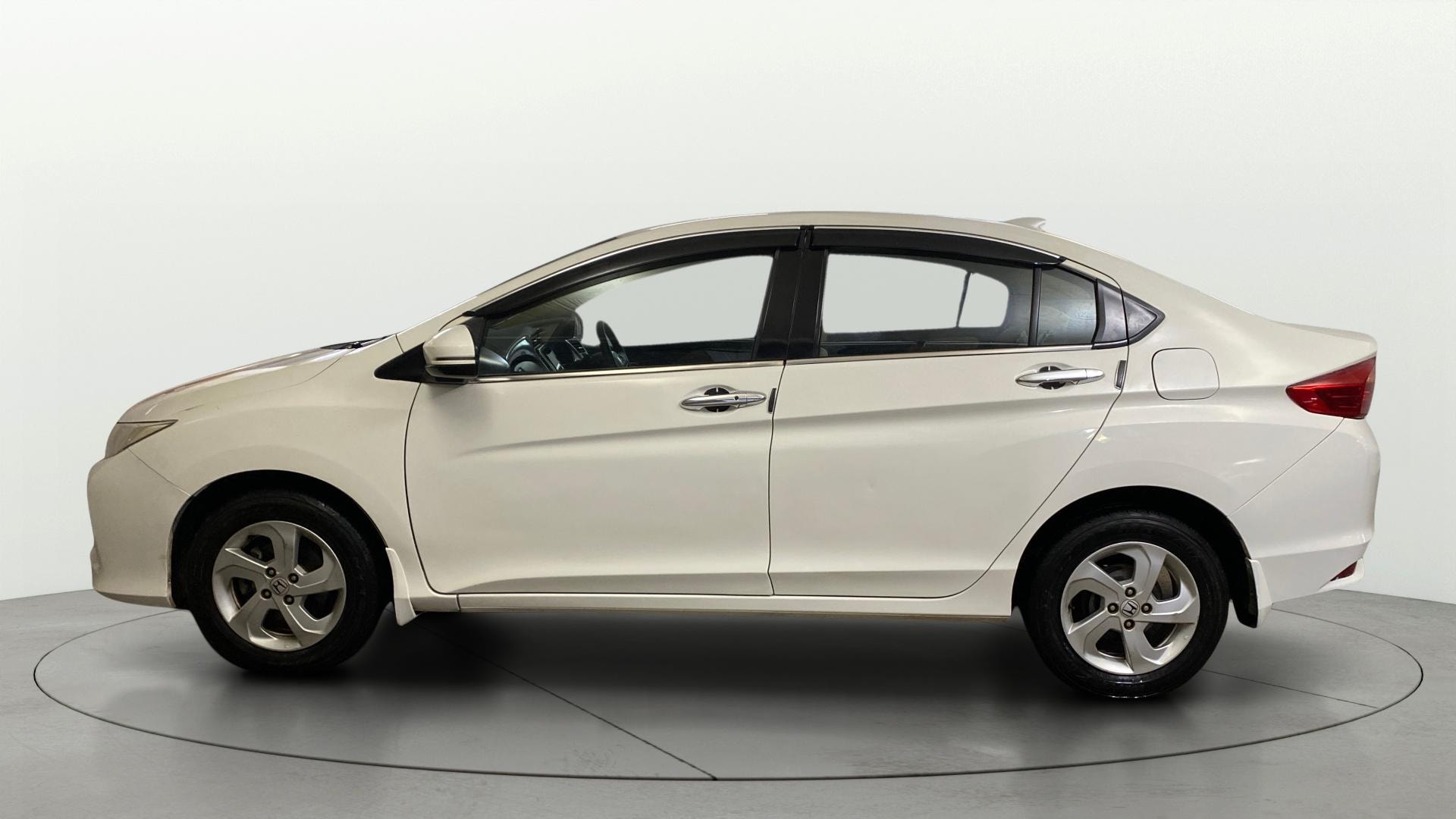 View 2015 Honda City ZX MT Diesel Anniversary Edition Image 6 Used 2015 Honda City ZX MT Diesel Anniversary Edition Image 6
