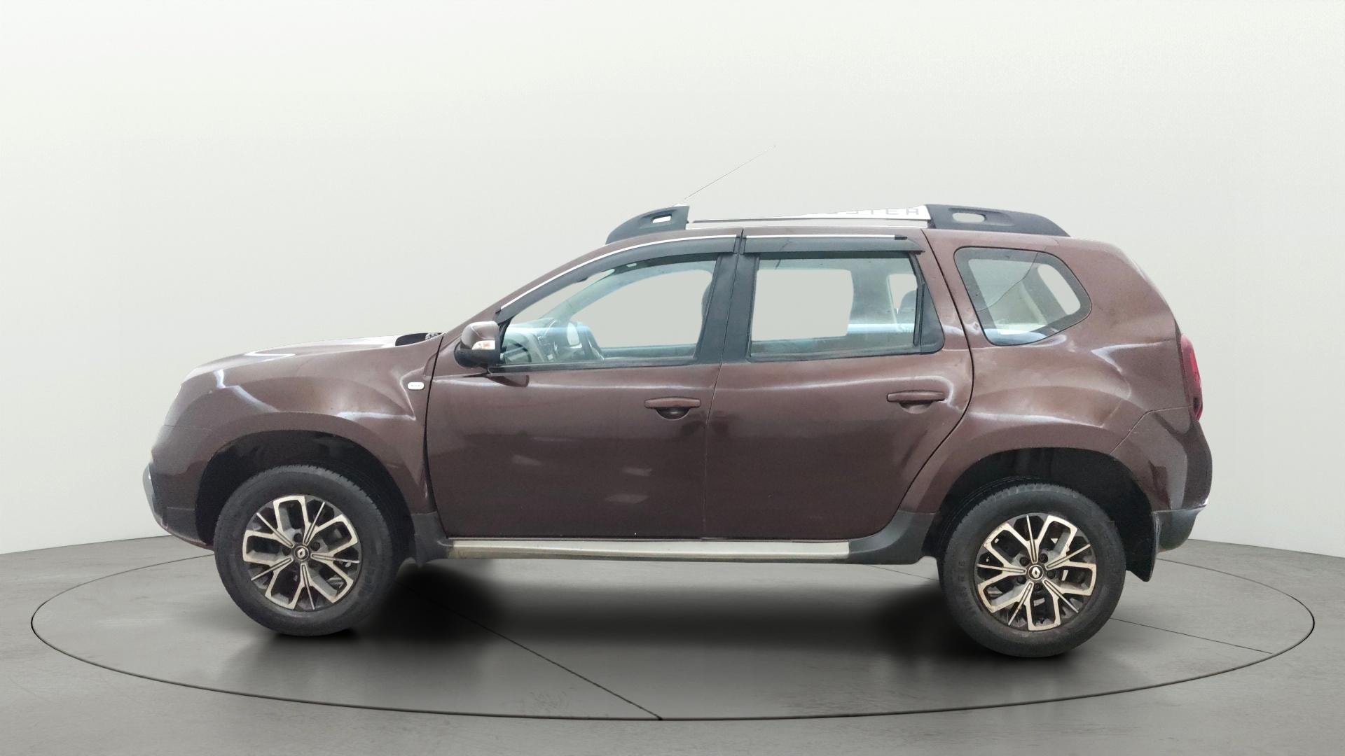 View 2021 Renault Duster Petrol RXZ Image 5 Used 2021 Renault Duster Petrol RXZ Image 5