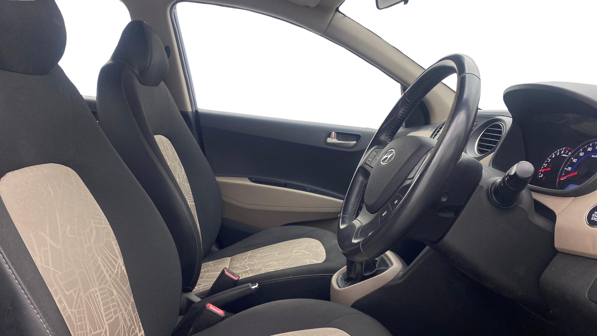View 2013 Hyundai Grand i10 1.2 Asta Petrol Image 16 Used 2013 Hyundai Grand i10 1.2 Asta Petrol Image 16