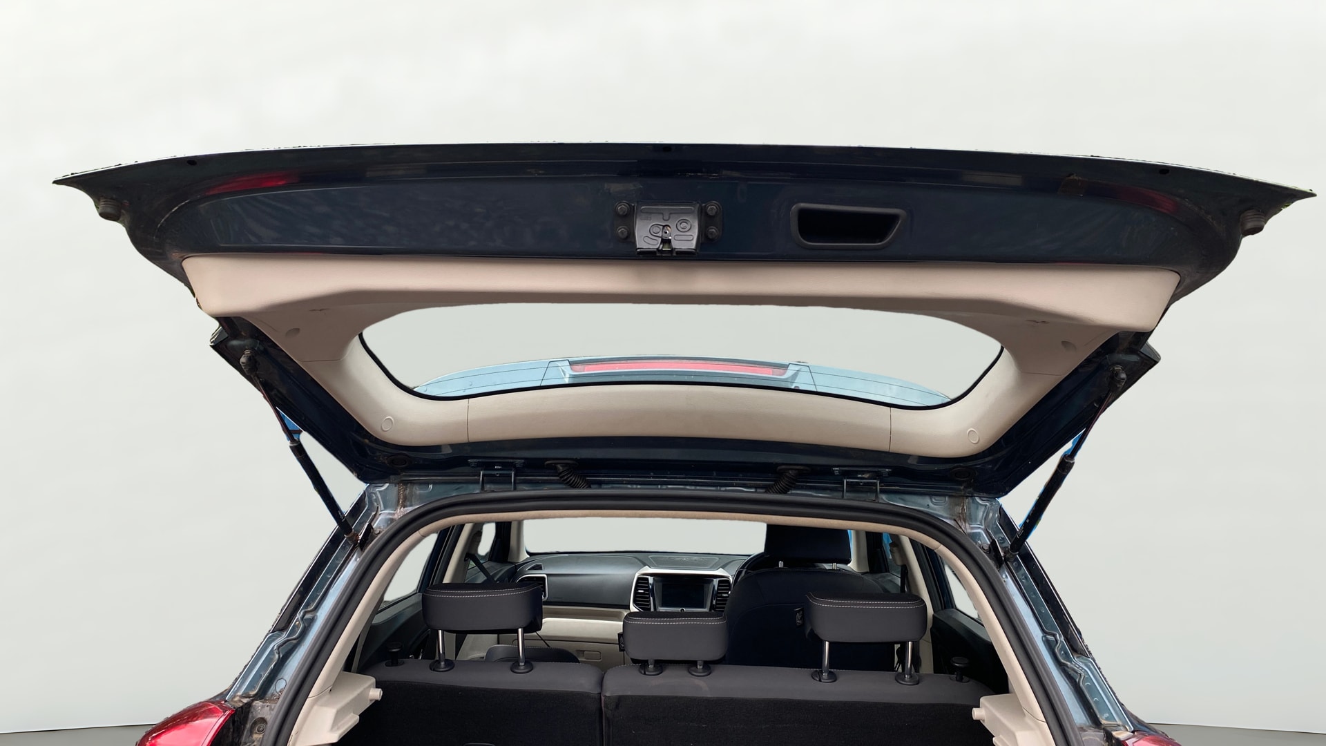 View 2019 Mahindra XUV300 W4 Petrol BS IV Image 16 Used 2019 Mahindra XUV300 W4 Petrol BS IV Image 16