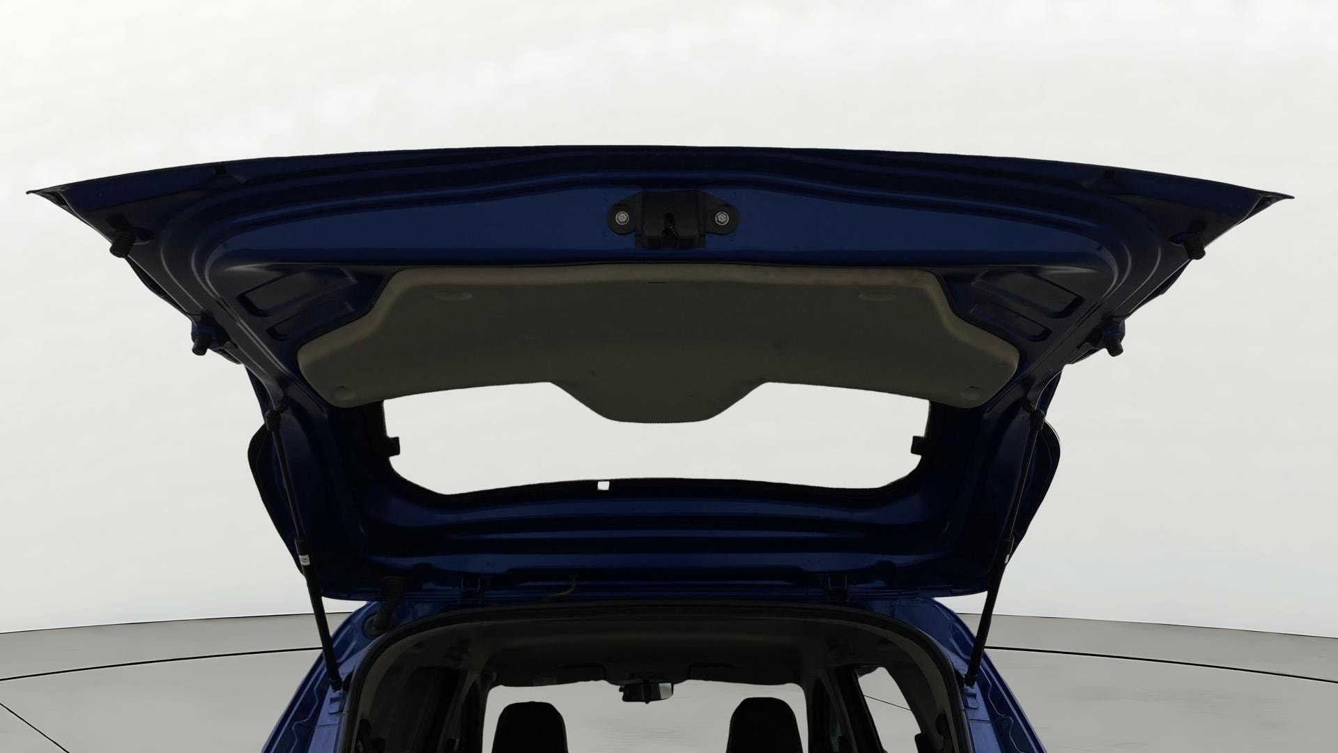 View 2019 Renault Triber RXZ Image 17 Used 2019 Renault Triber RXZ Image 17