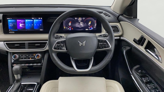 View Mahindra XUV700 Image 14 Used Mahindra XUV700 Image 14