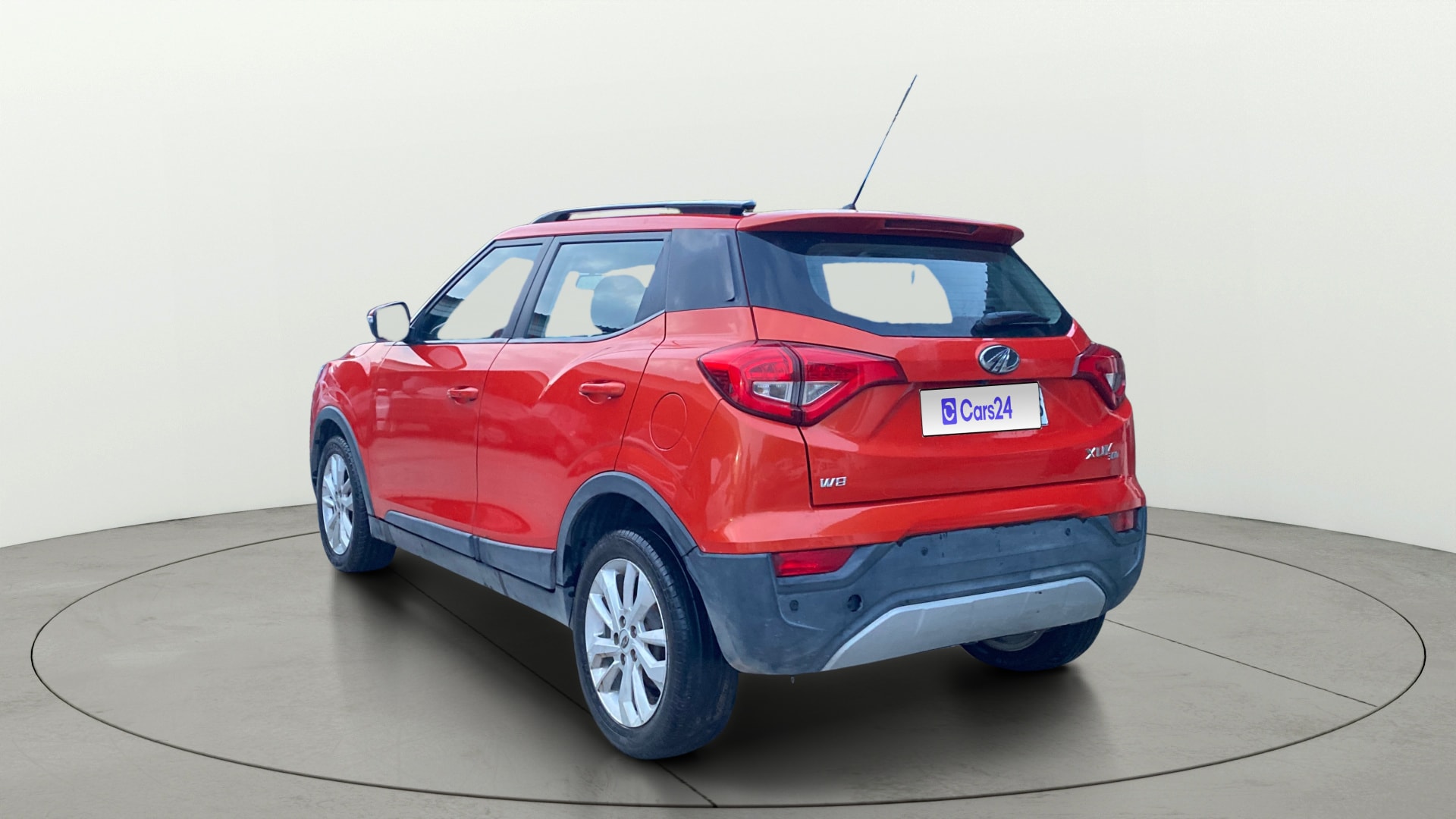 View 2019 Mahindra XUV300 W4 Petrol BS IV Image 2 Used 2019 Mahindra XUV300 W4 Petrol BS IV Image 2