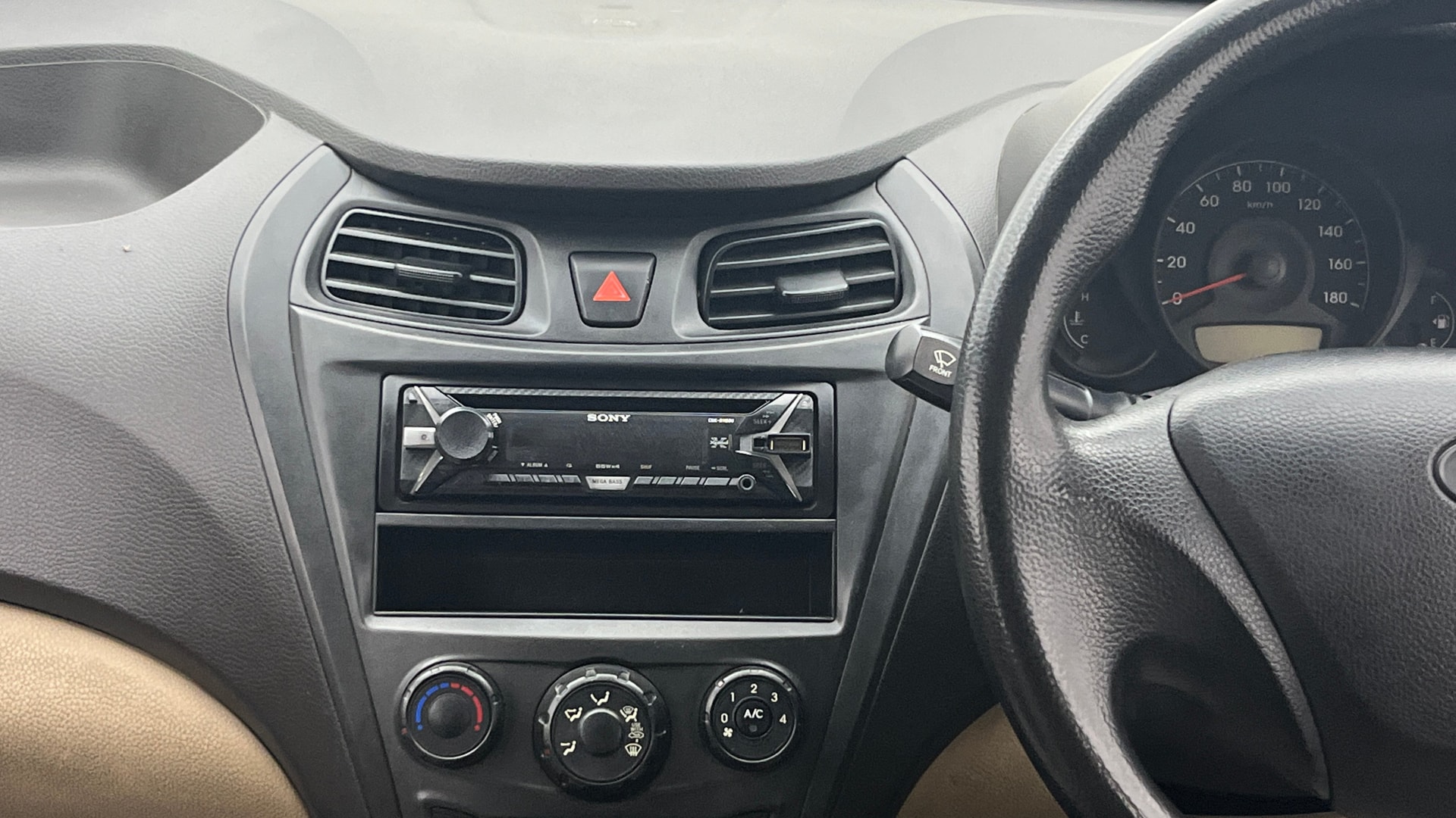 View 2015 Hyundai EON D-Lite Plus Image 17 Used 2015 Hyundai EON D-Lite Plus Image 17