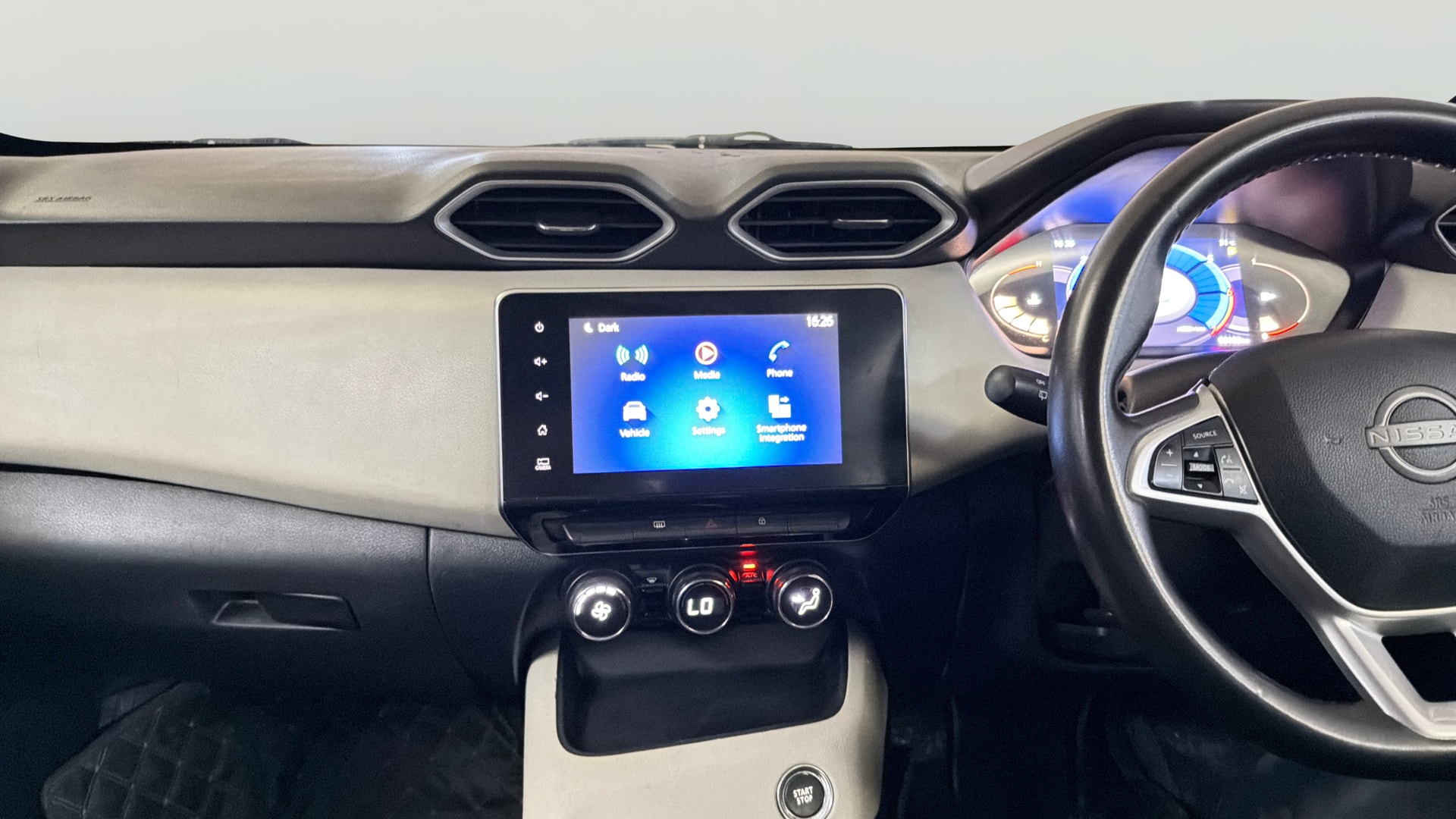 View 2022 Nissan Magnite XV Image 32 Used 2022 Nissan Magnite XV Image 32