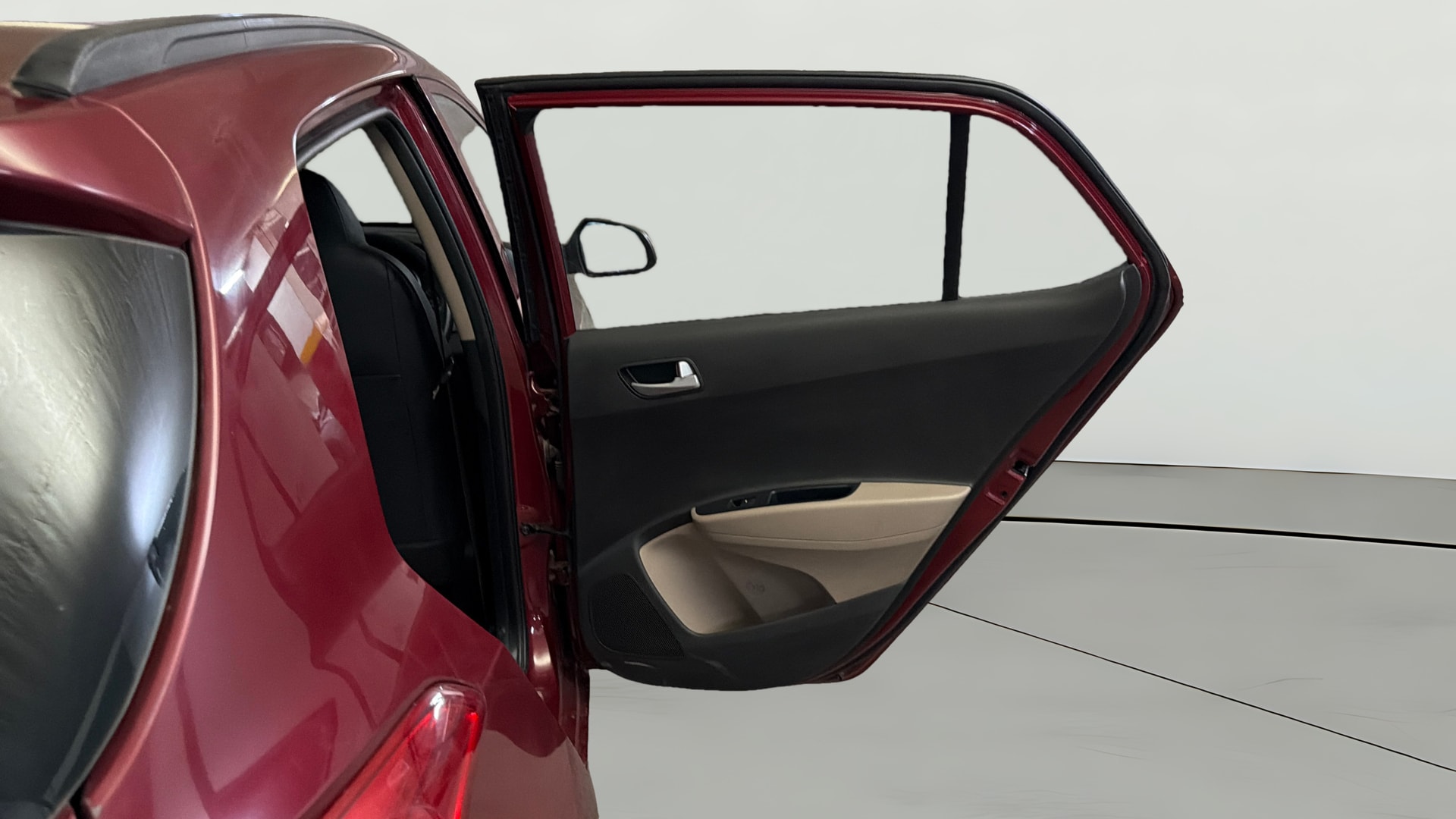 View 2016 Hyundai Grand i10 Sportz 1.2 Kappa Image 7 Used 2016 Hyundai Grand i10 Sportz 1.2 Kappa Image 7