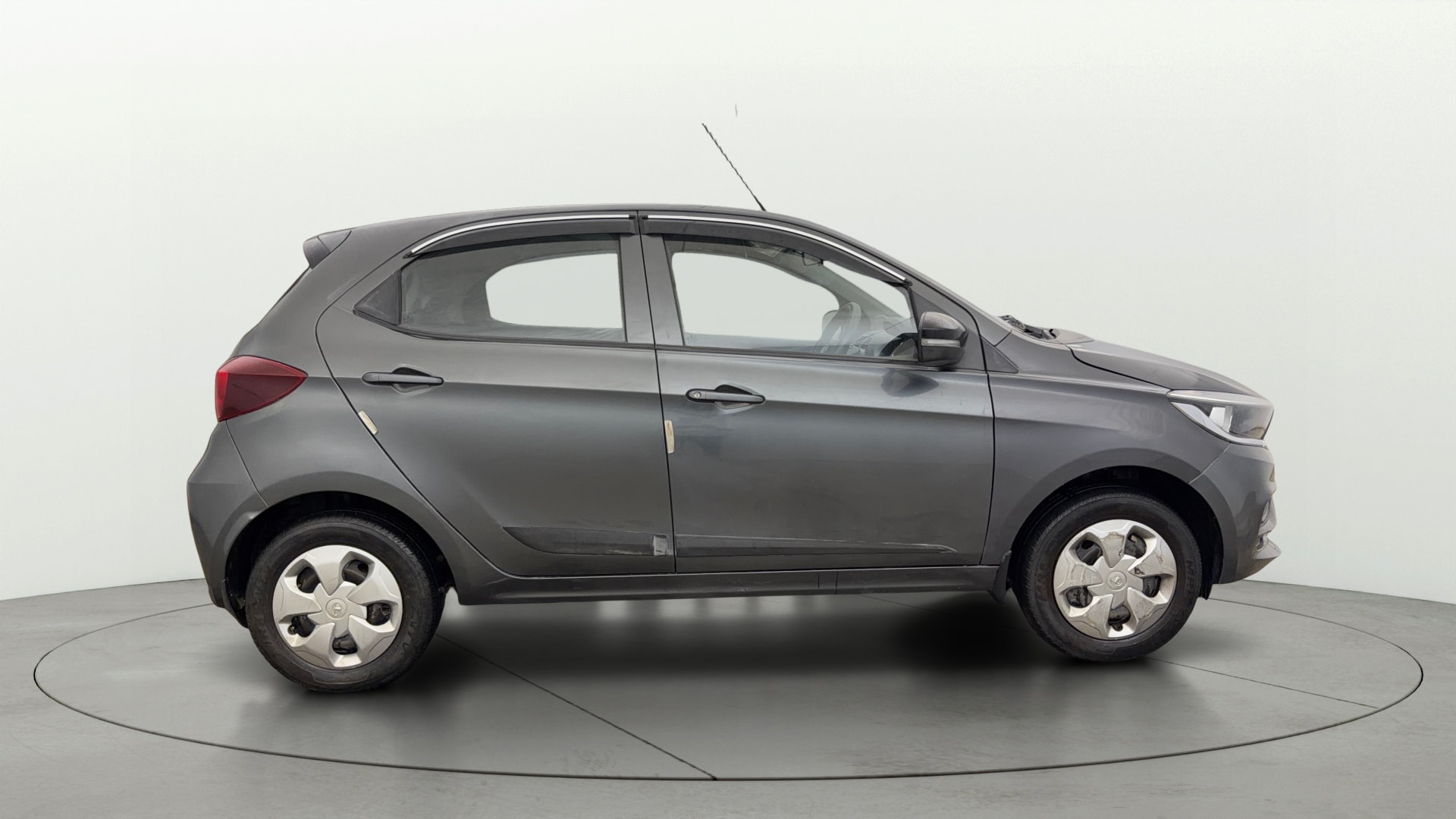 View 2022 Tata Tiago Revotorq XB Image 8 Used 2022 Tata Tiago Revotorq XB Image 8