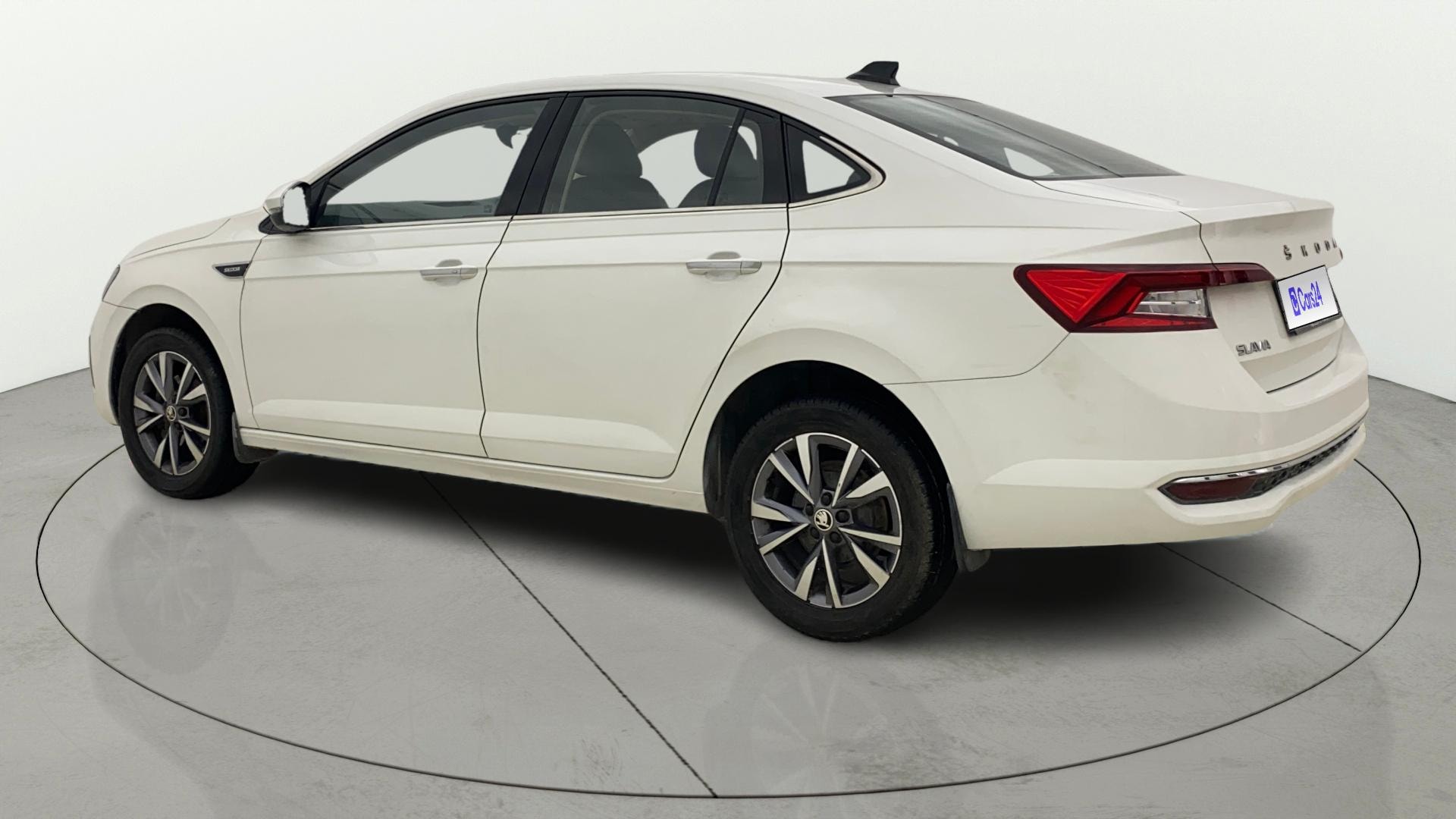 View 2022 Skoda Slavia Style 1.0 TSI MT Image 2 Used 2022 Skoda Slavia Style 1.0 TSI MT Image 2