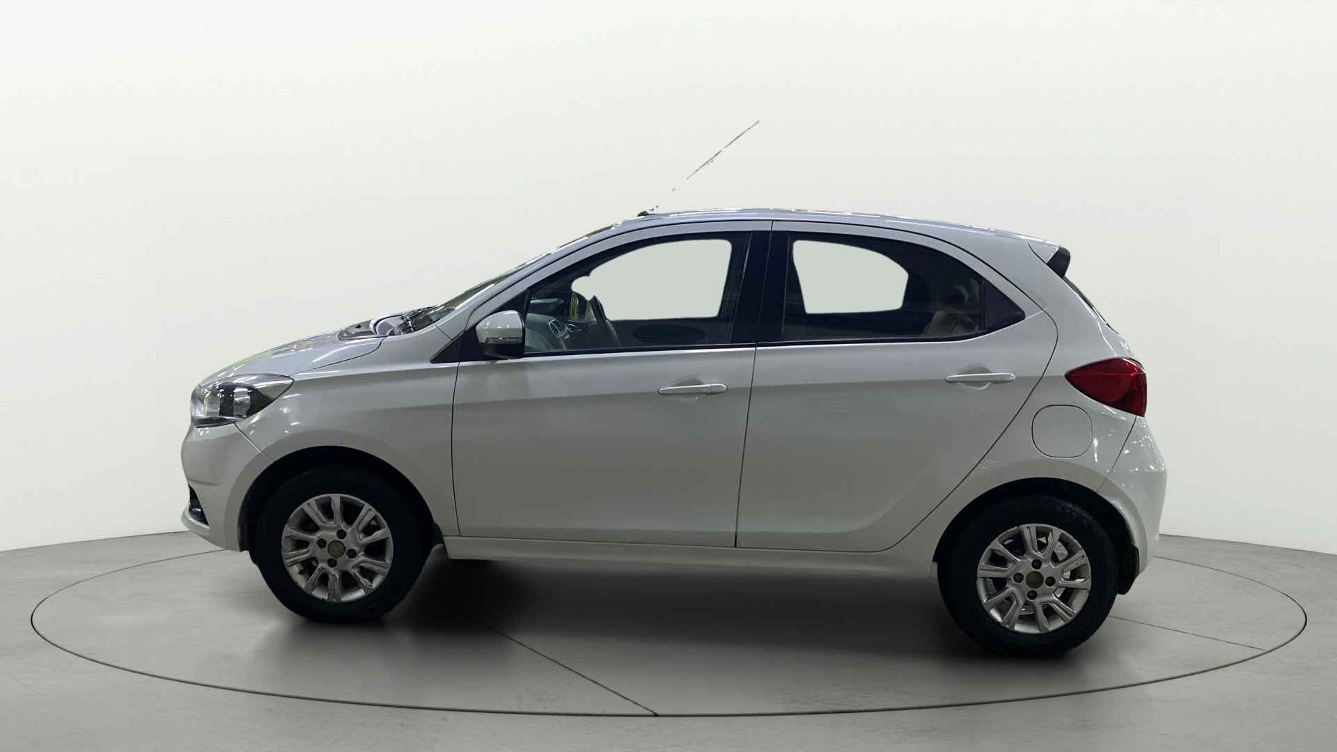 View 2016 Tata Tiago Revotorq XB Image 5 Used 2016 Tata Tiago Revotorq XB Image 5