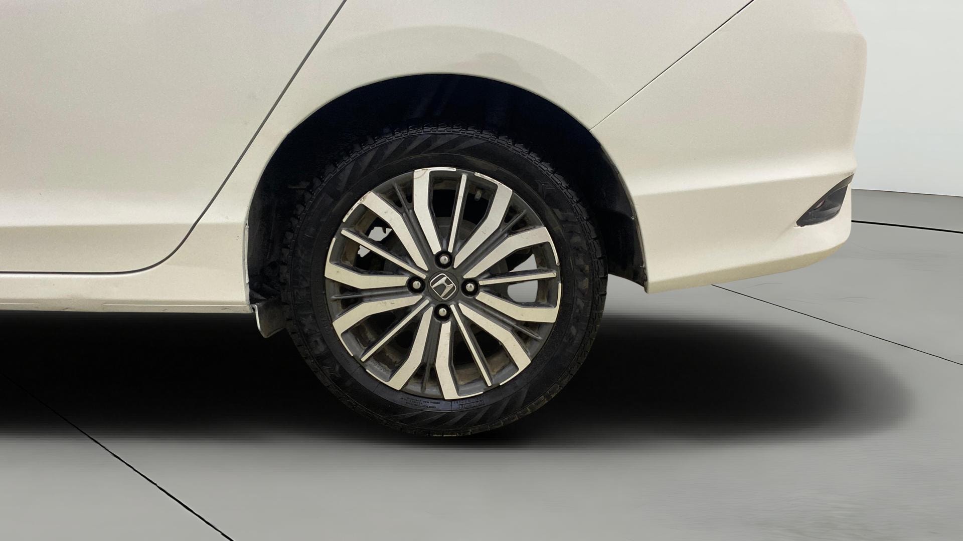 View 2017 Honda City ZX MT Diesel Anniversary Edition Image 12 Used 2017 Honda City ZX MT Diesel Anniversary Edition Image 12